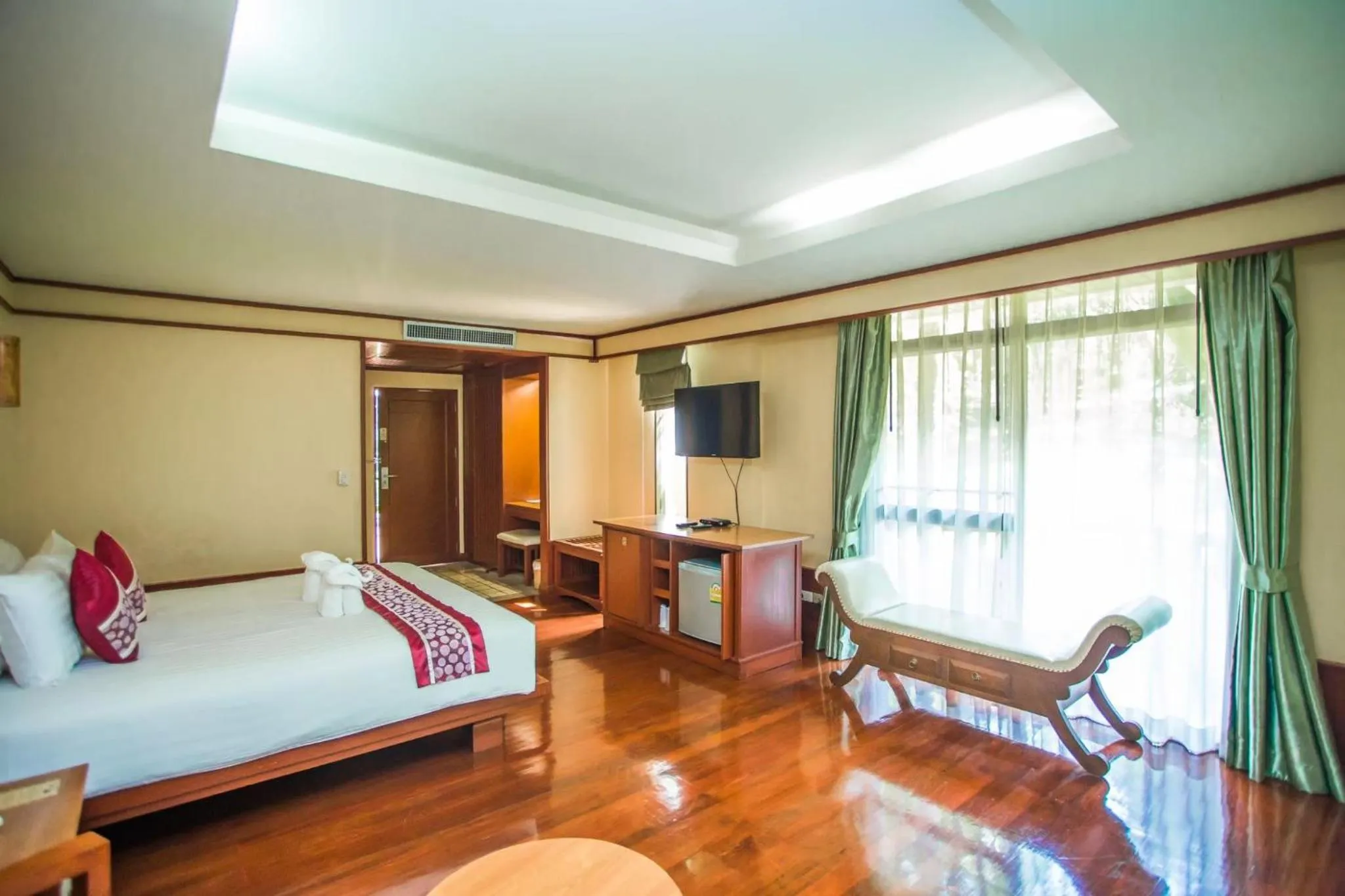 Sappraiwan Elephant Resort & Sanctuary