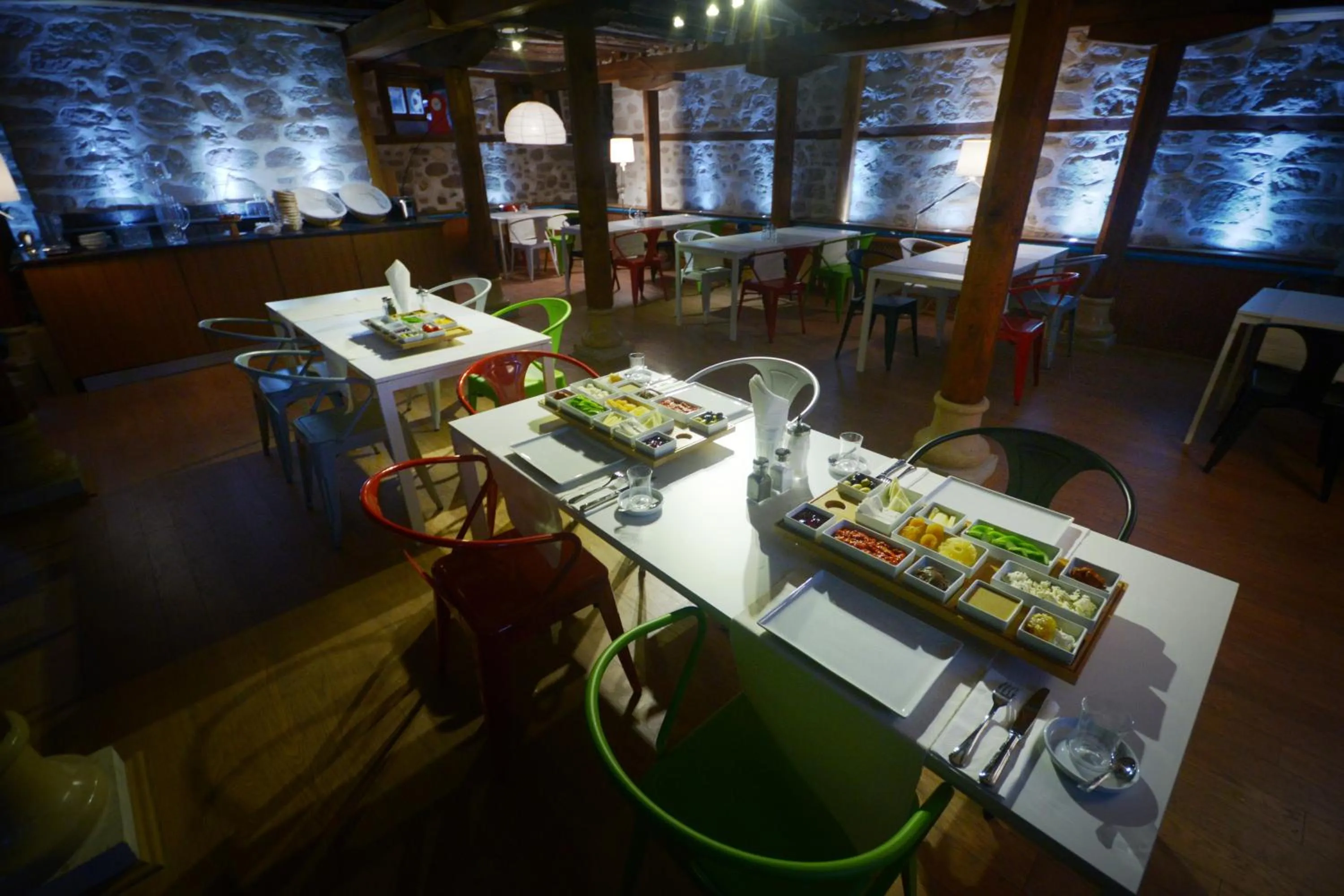 Restaurant/places to eat in Hich Hotel Konya