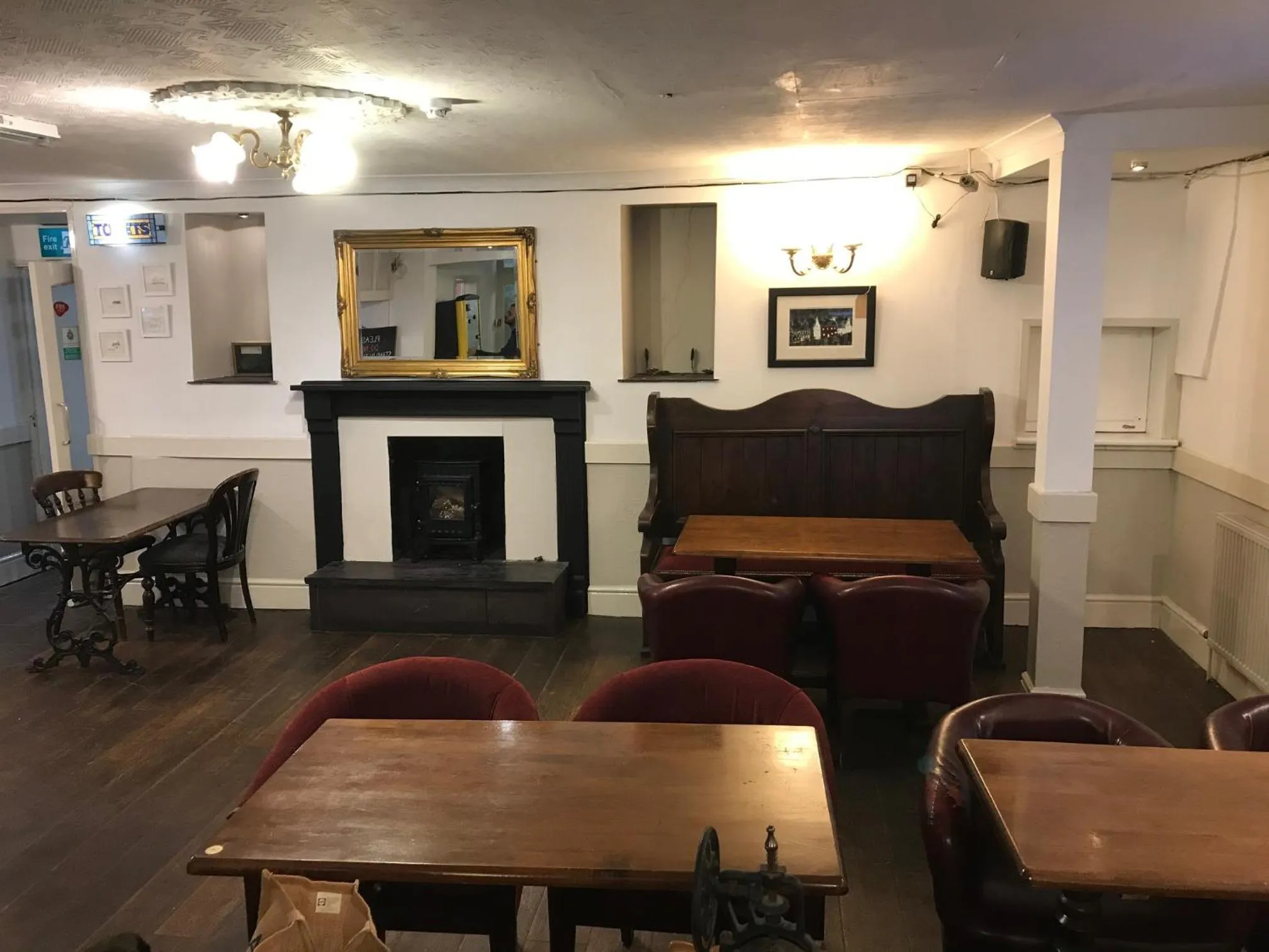 Lounge or bar in Crown Hotel