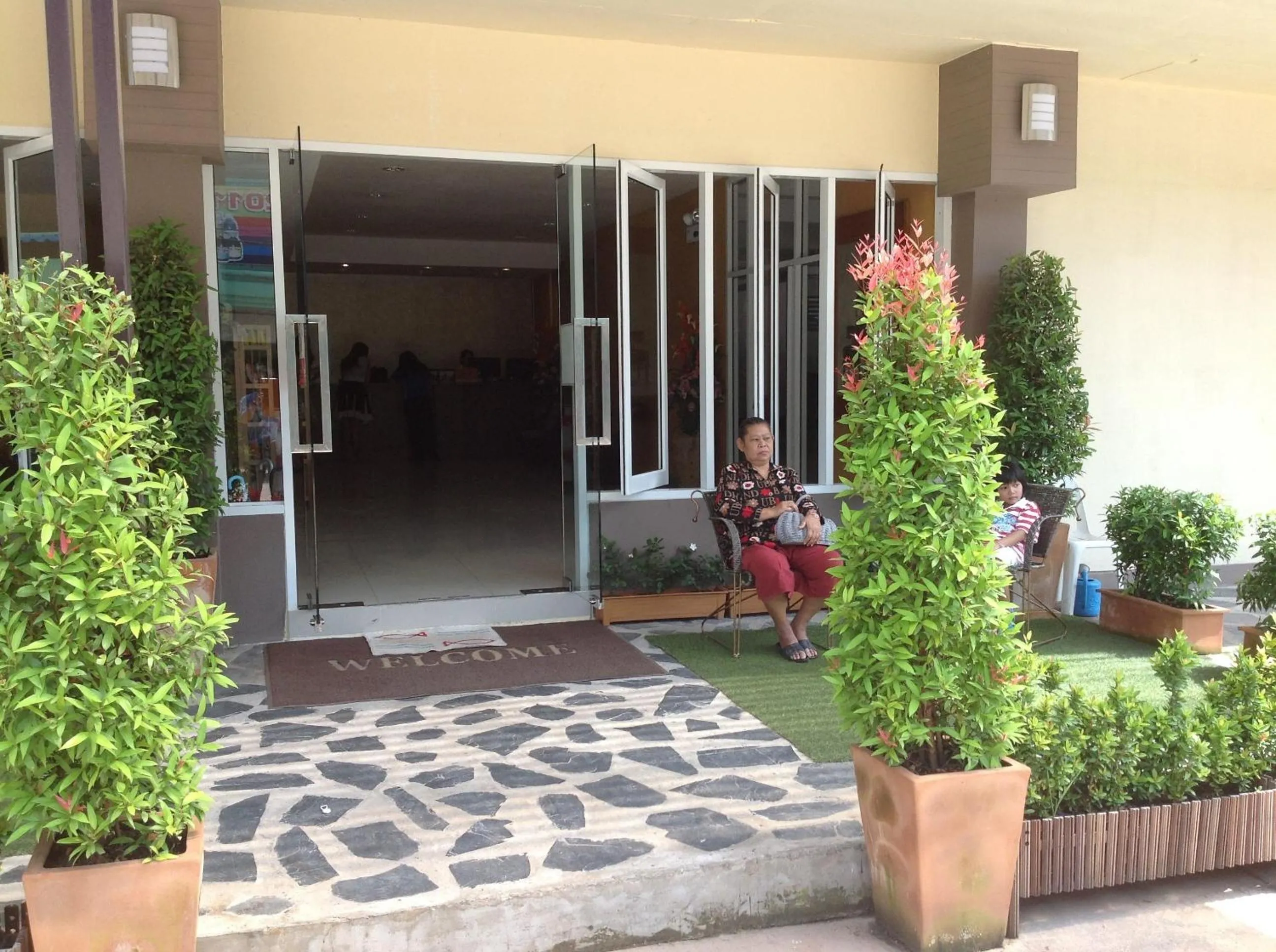 Facade/entrance in JJ Villa