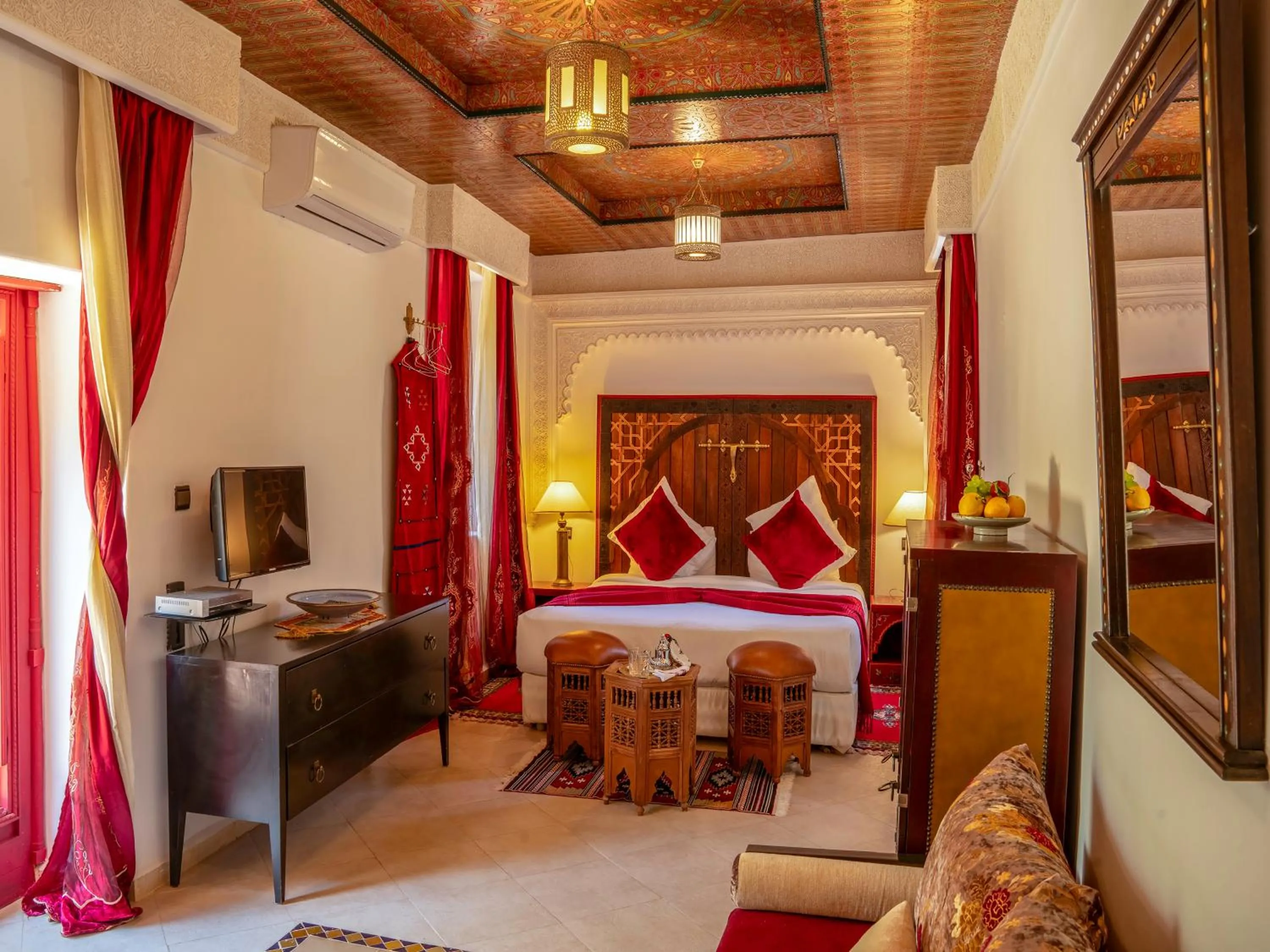 Photo of the whole room, Bed in Clé De Sol Riad & SPA