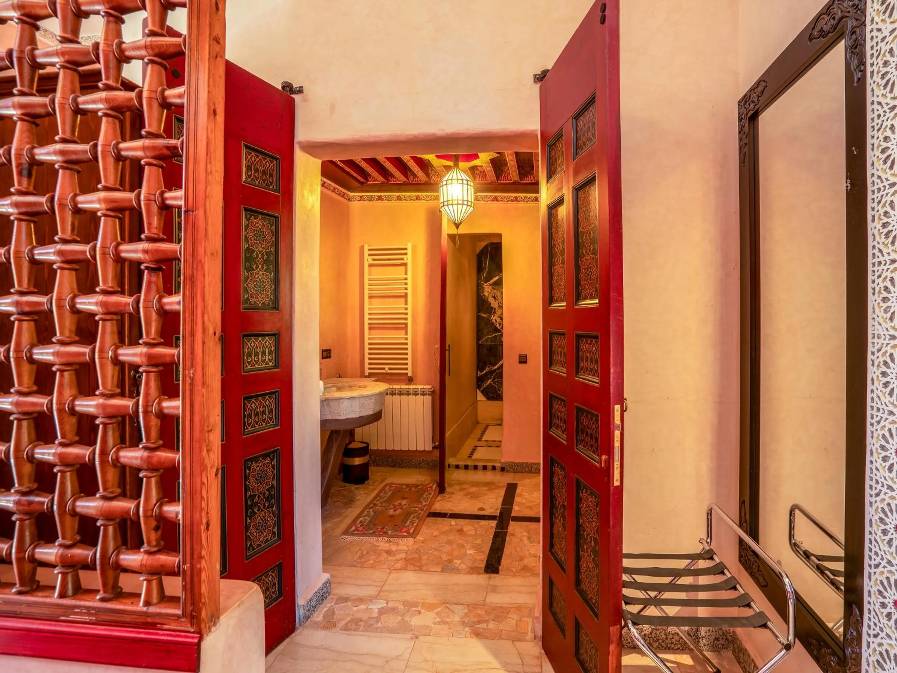 Bathroom, Bed in Clé De Sol Riad & SPA