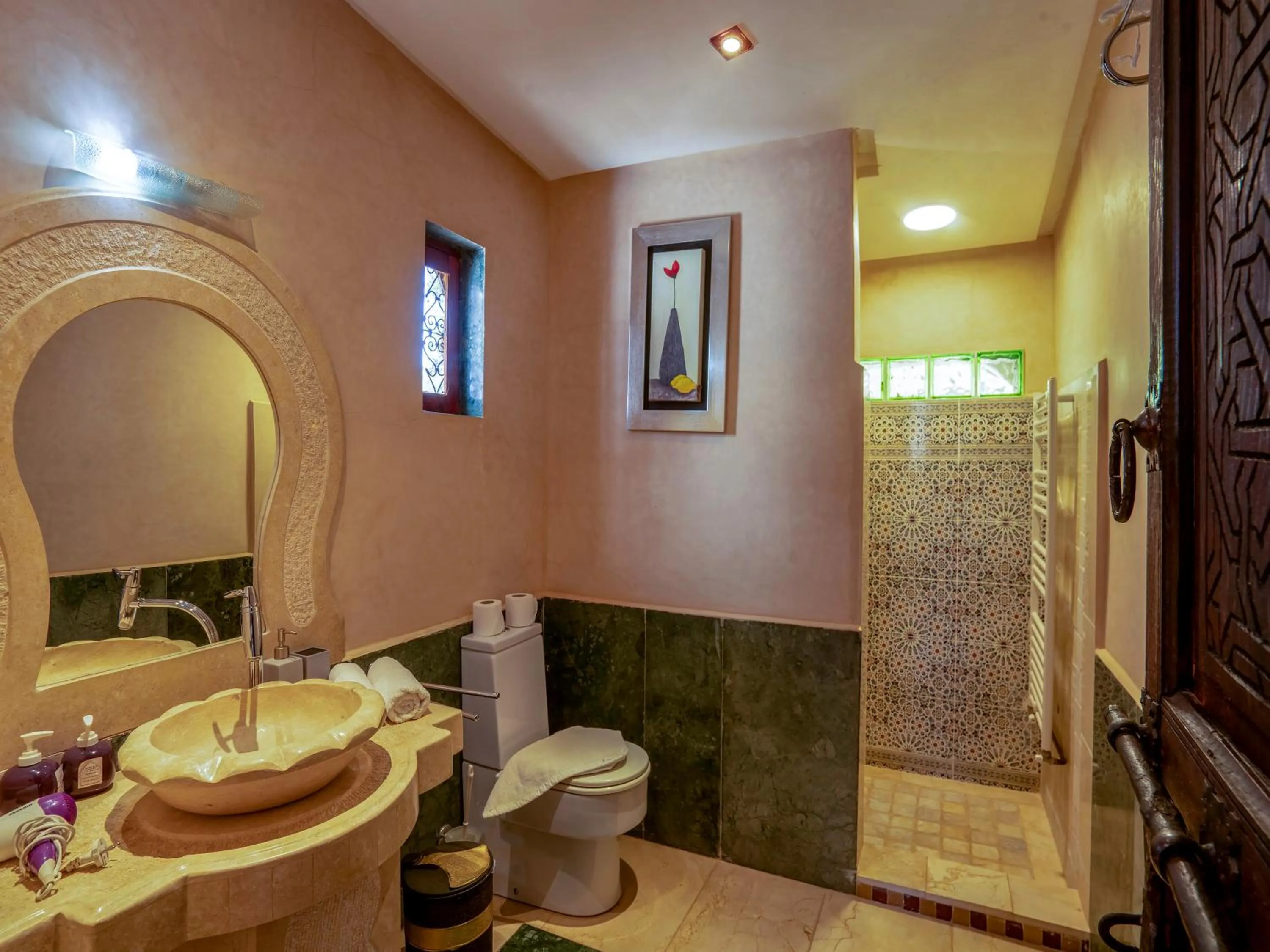 Shower in Clé De Sol Riad & SPA