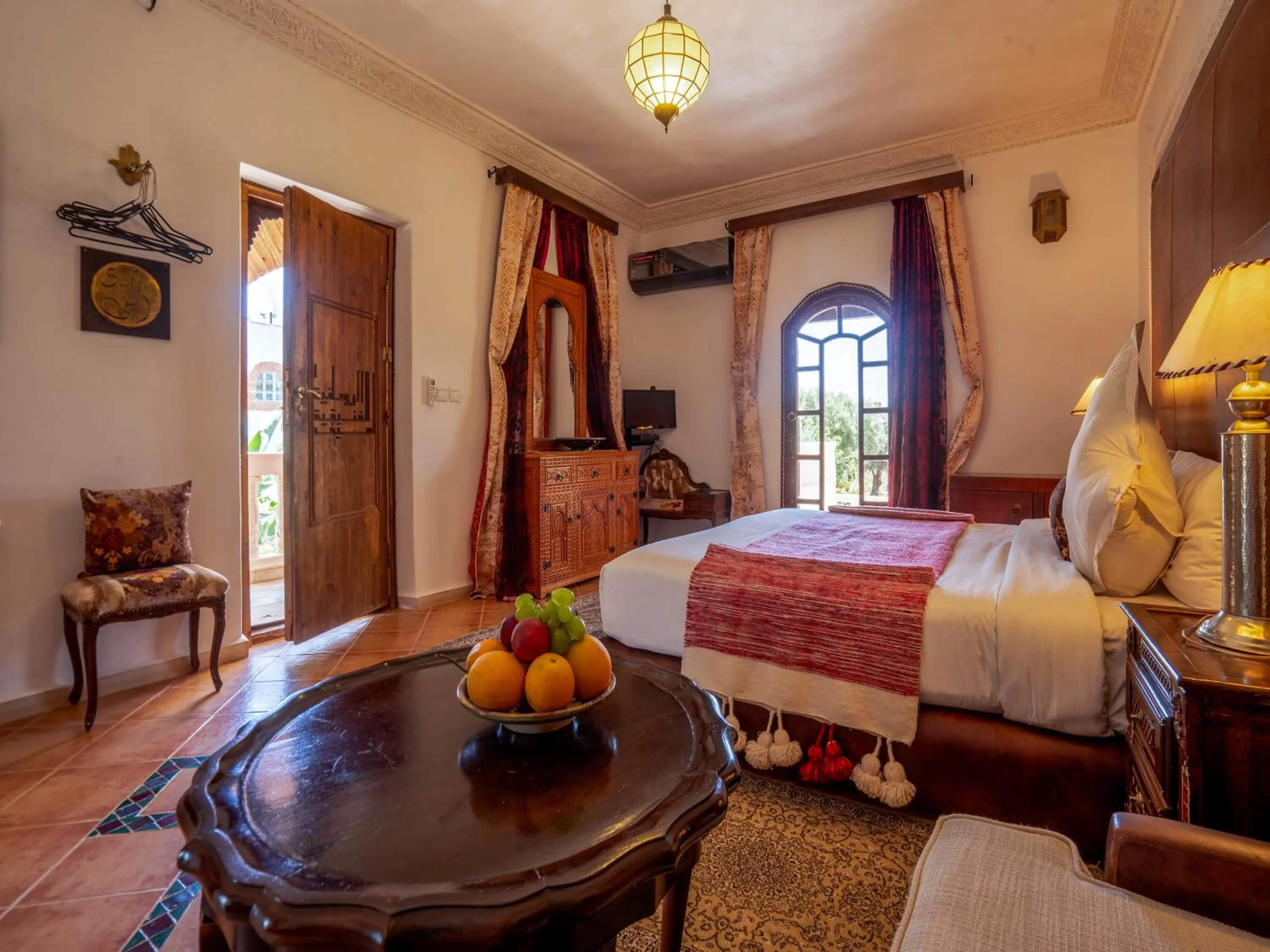 Photo of the whole room, Bed in Clé De Sol Riad & SPA