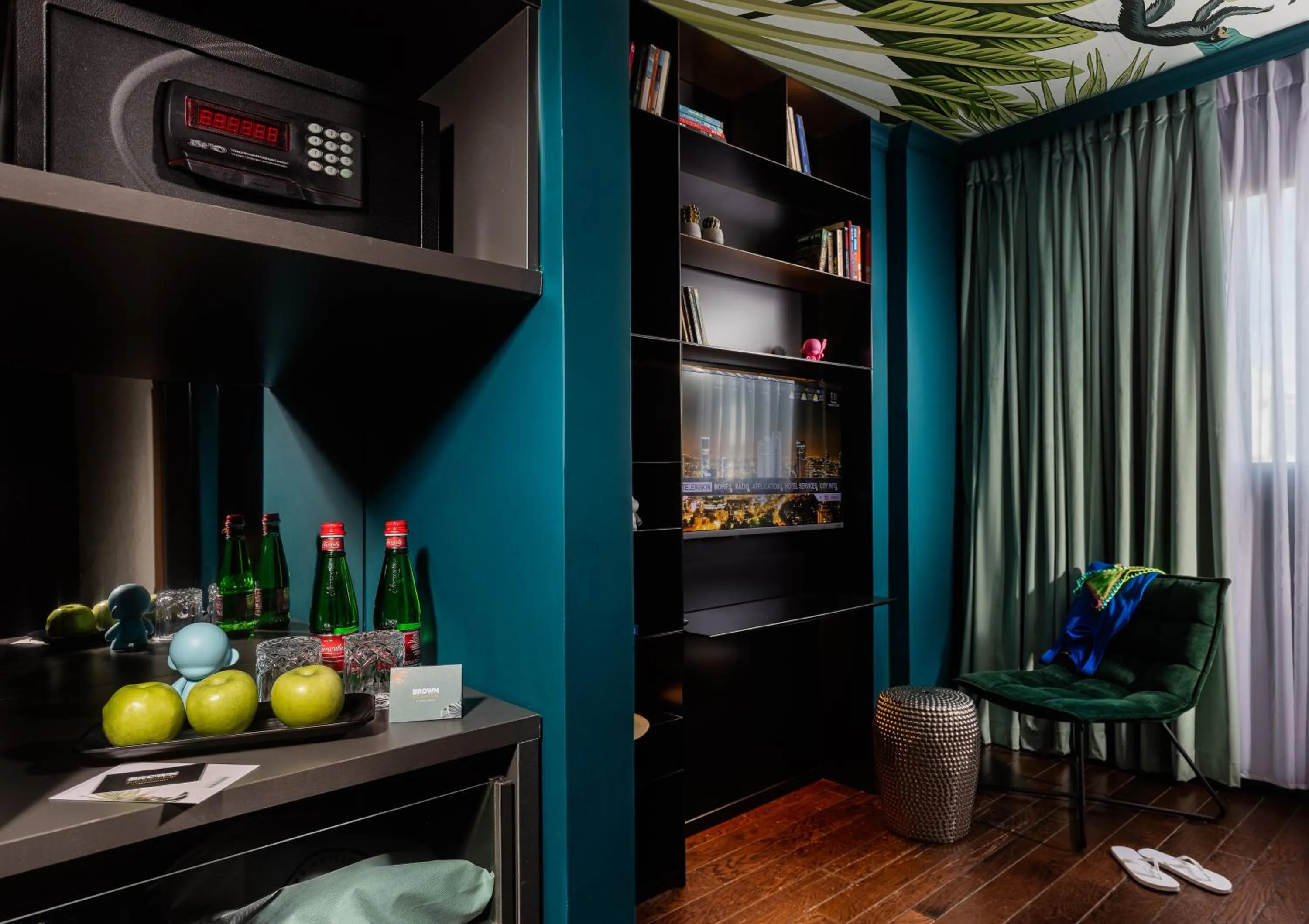 TV and multimedia in Seaside Hotel by Zvieli Hotels