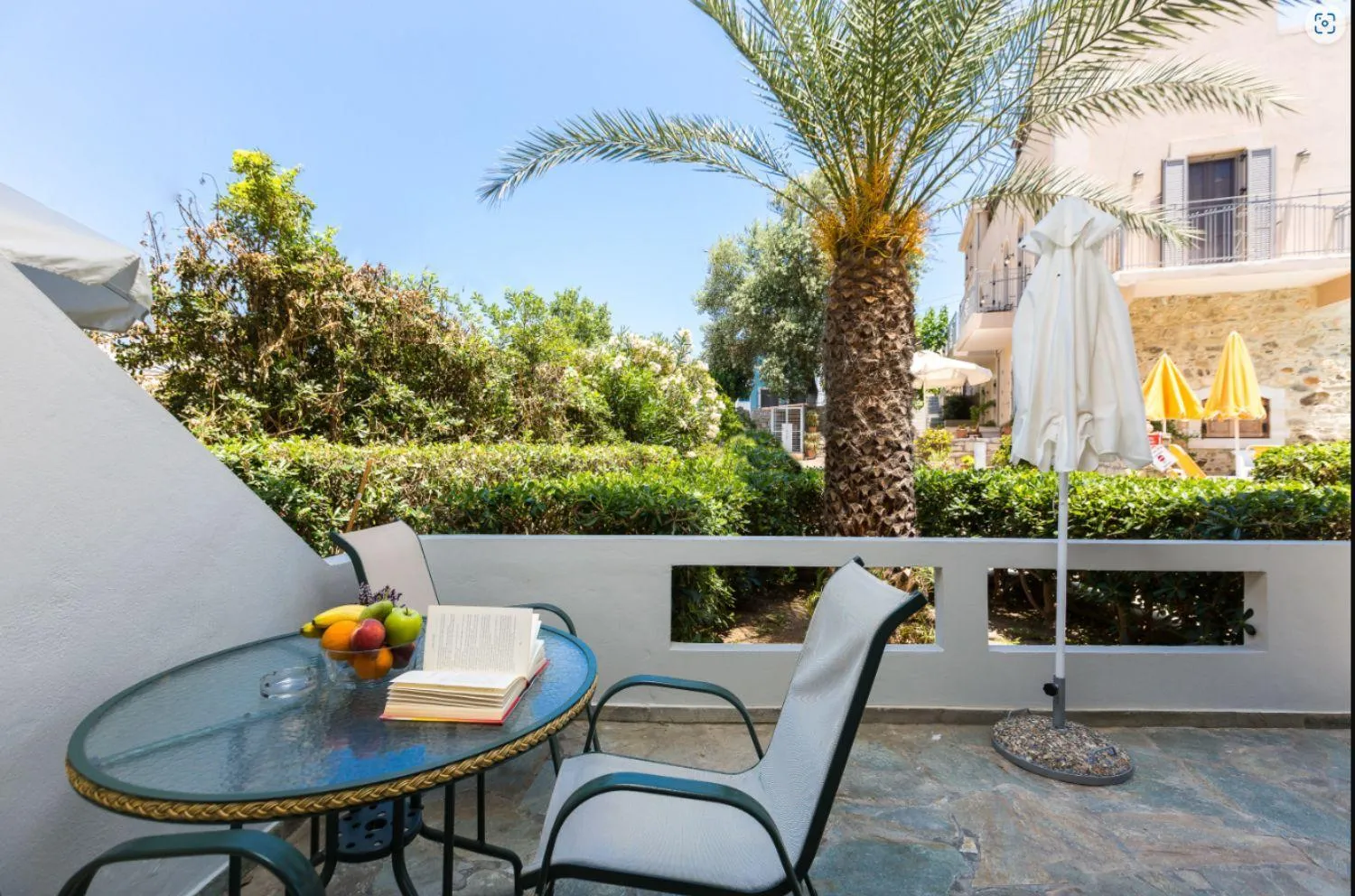 Garden in Philoxenia Apartments