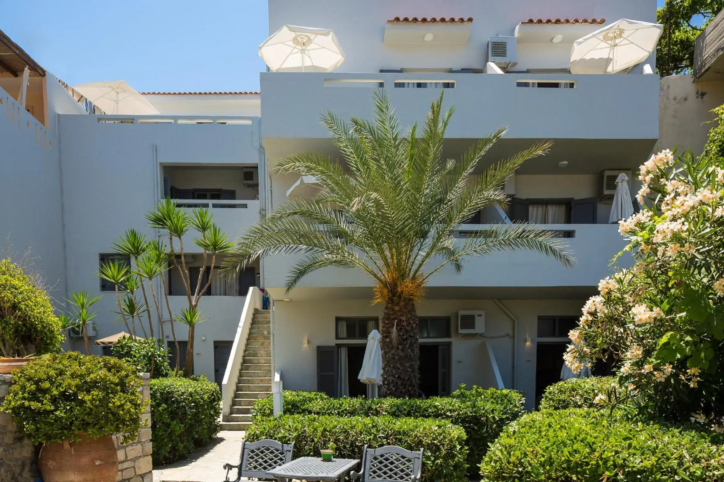 Property building in Philoxenia Apartments Property building in Philoxenia Apartments