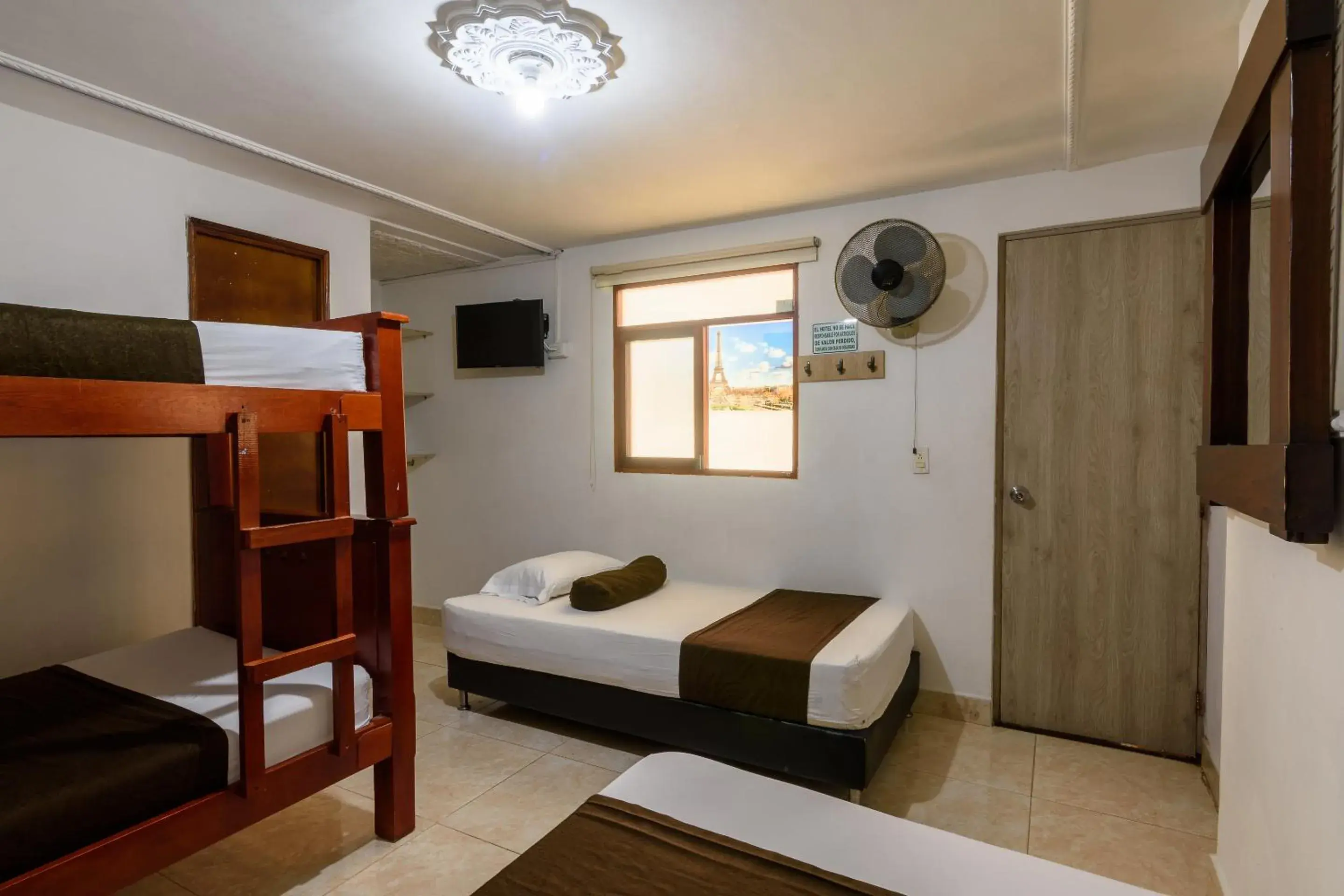 Budget Triple Room in Hotel Sol del Estadio Budget Triple Room in Hotel Sol del Estadio