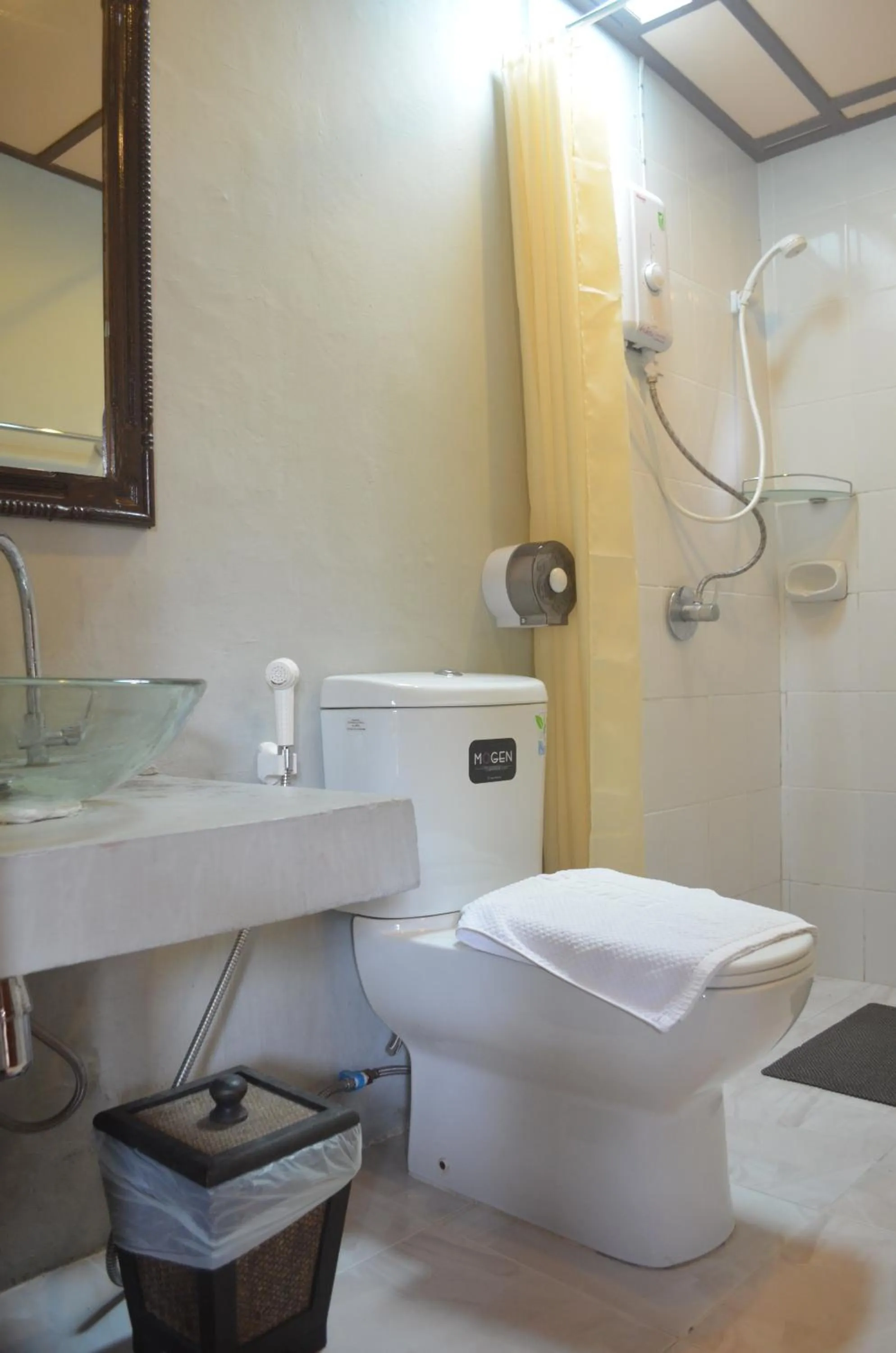 Shower in Baan Aew Pai