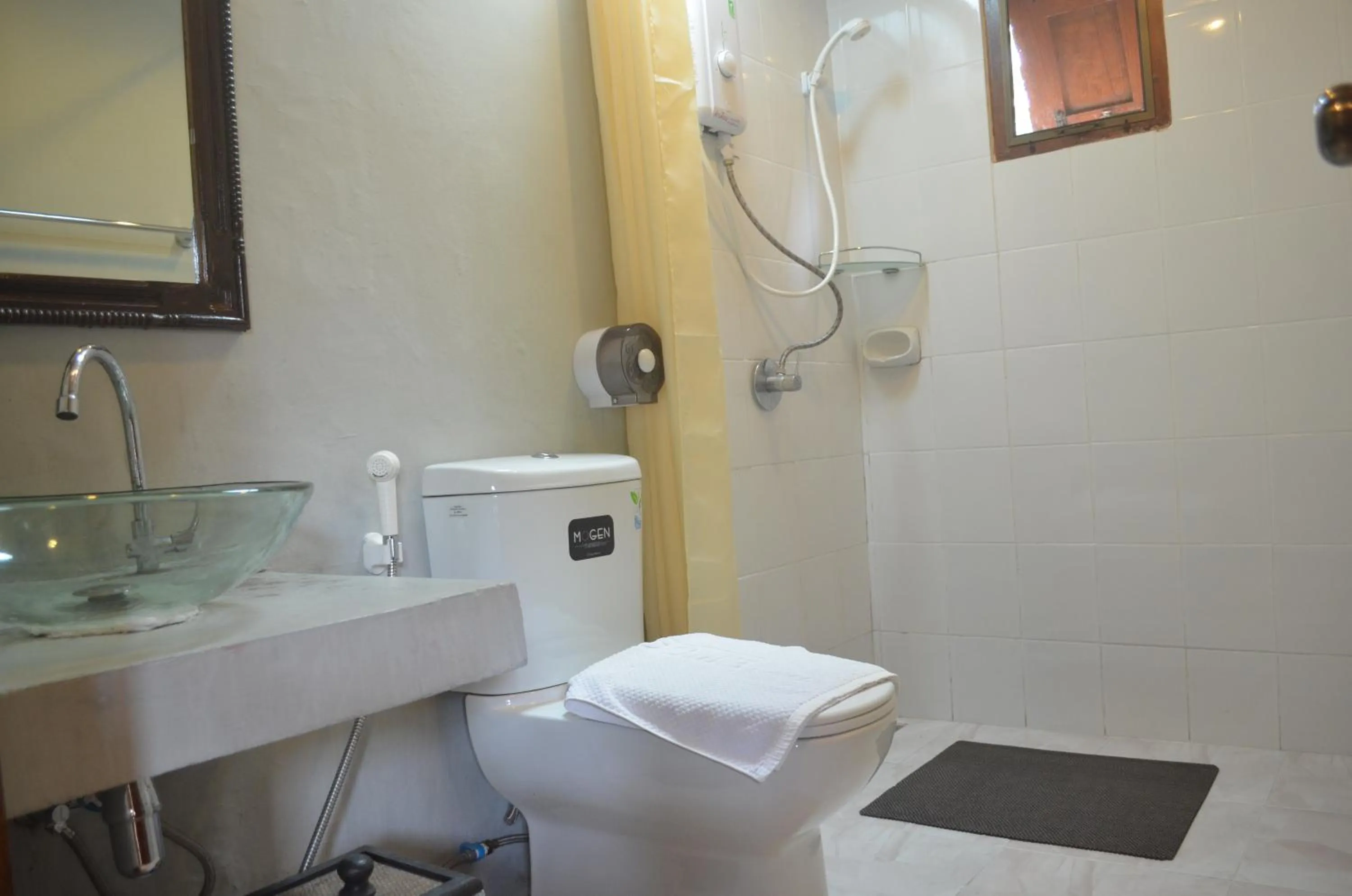 Shower in Baan Aew Pai