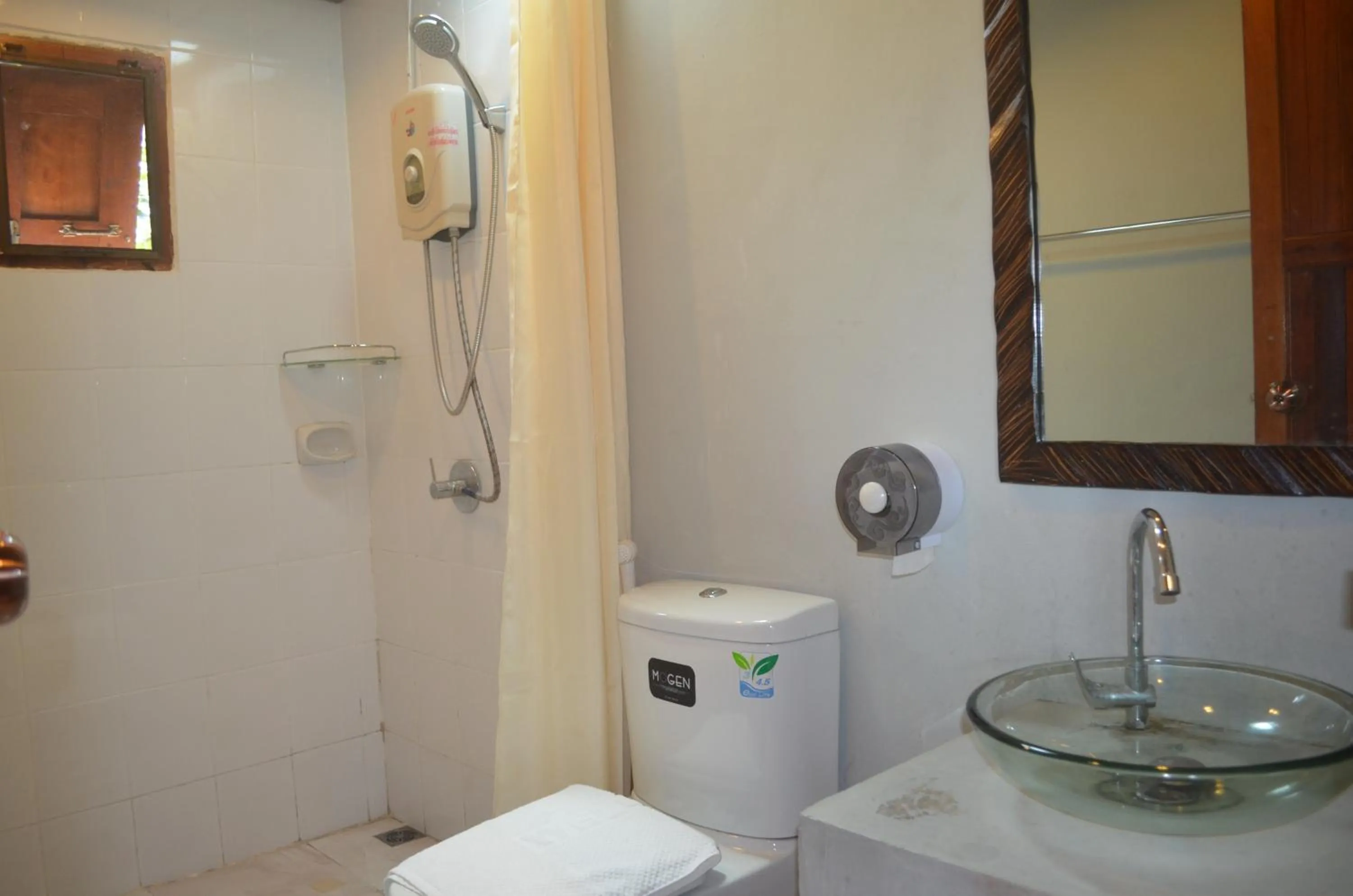 Shower in Baan Aew Pai