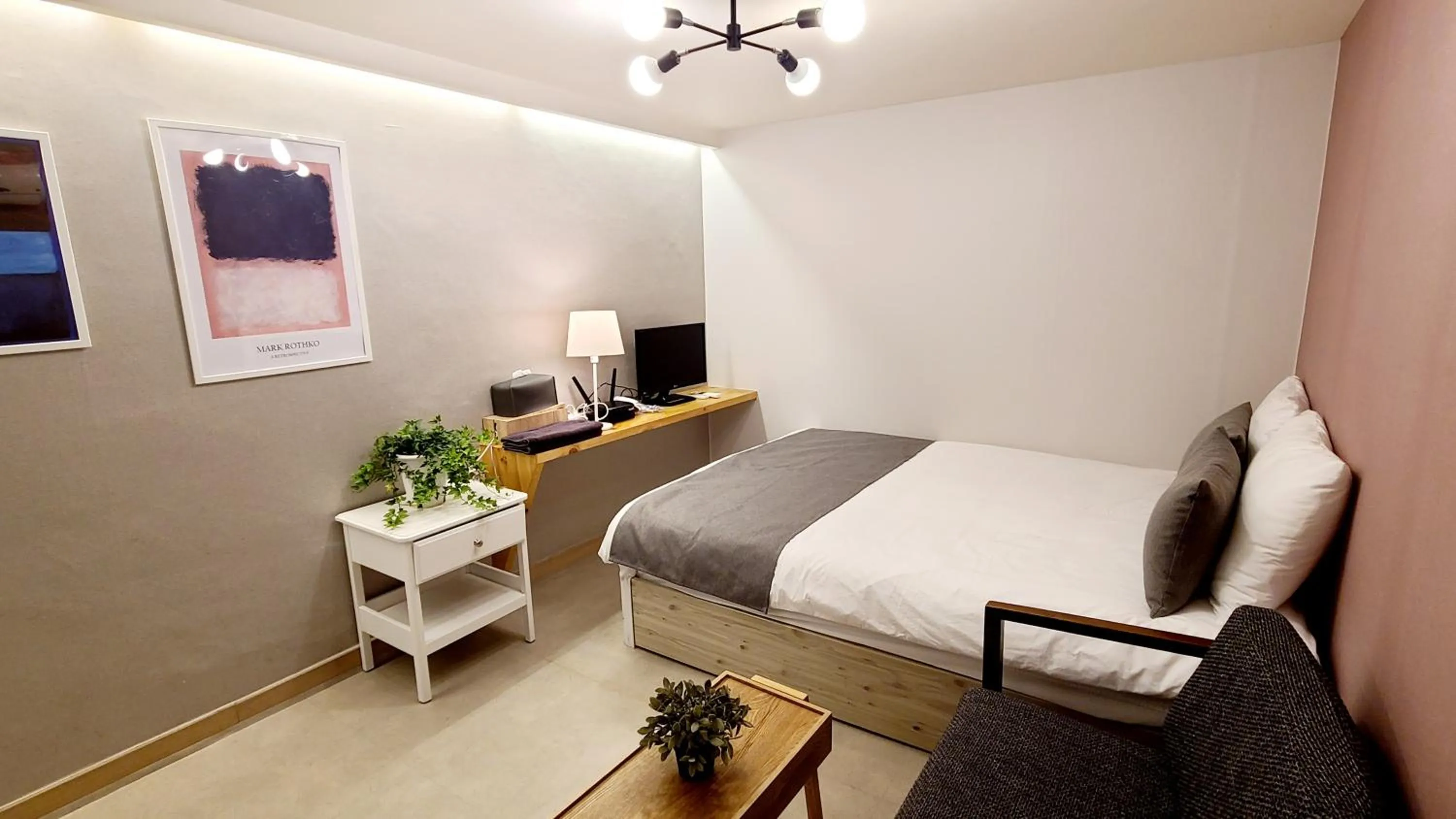 Bedroom, Bed in DW Design Residence