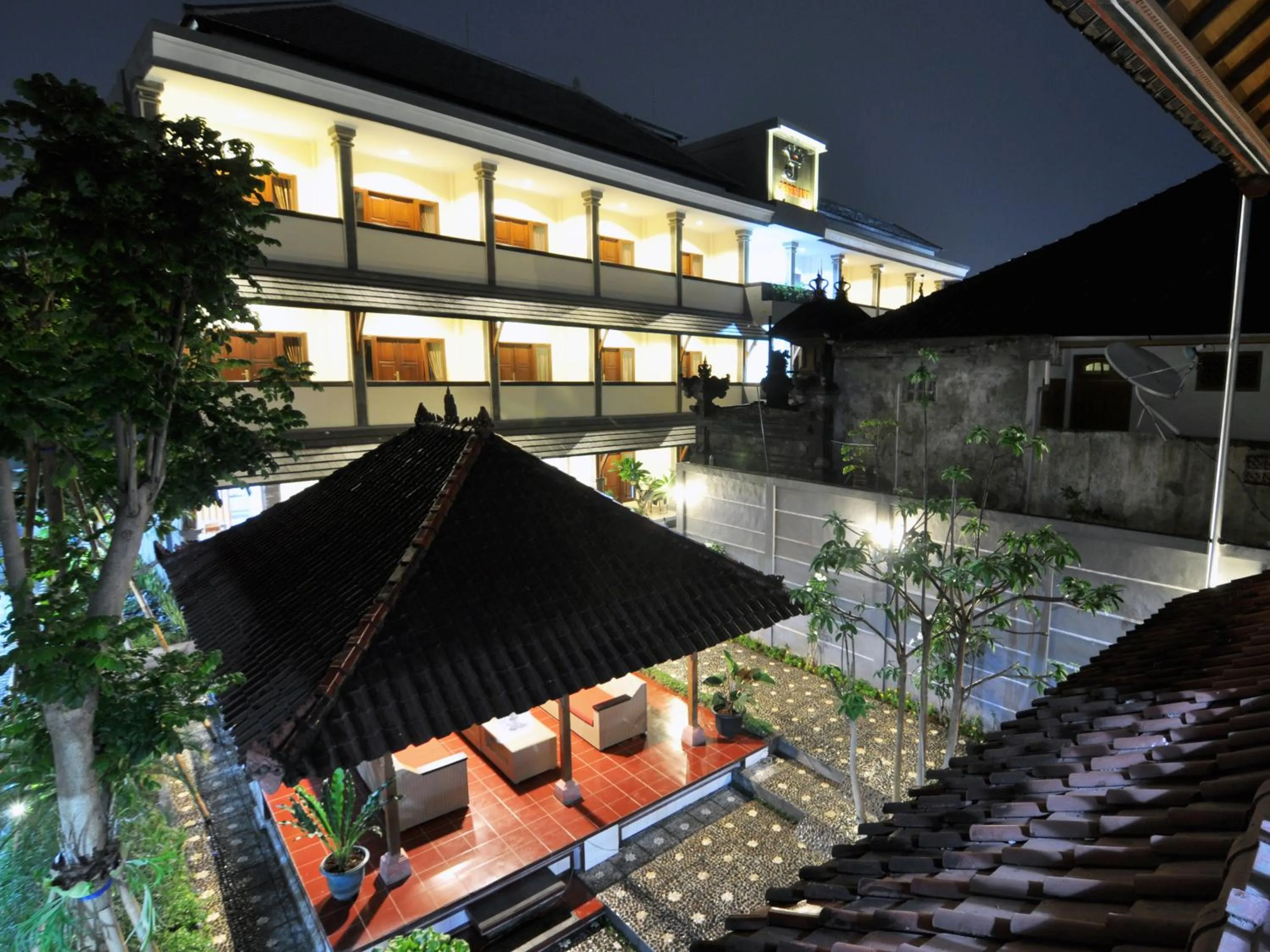 Facade/entrance in Jesens Inn II