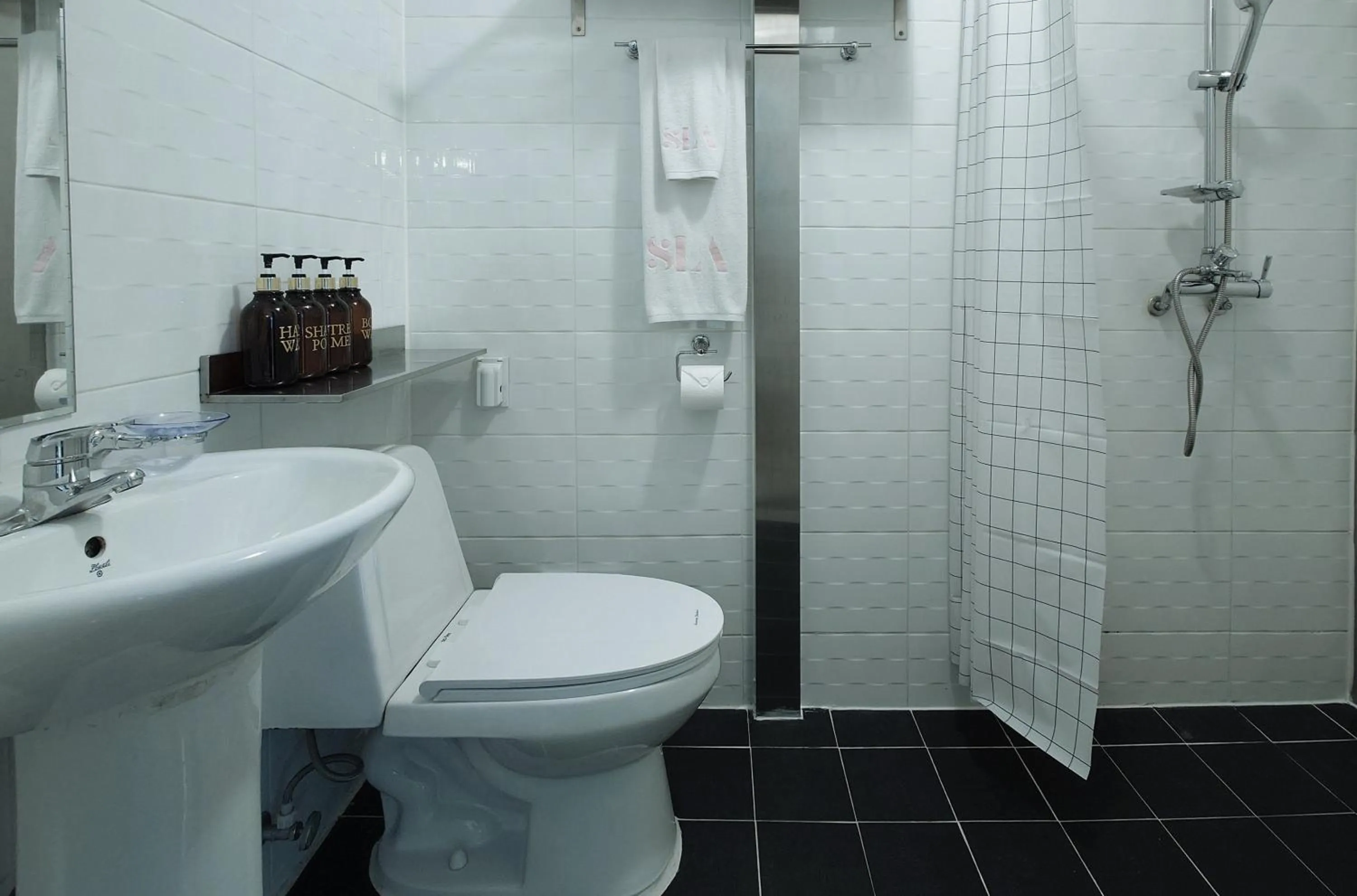 Bathroom in Seoul Loft Apartments - SLA 7 Night Minimum