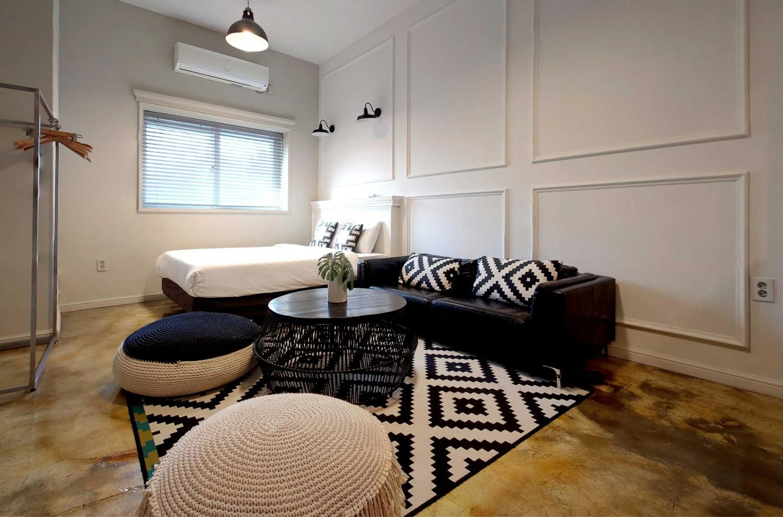 Living room in Seoul Loft Apartments - SLA 7 Night Minimum