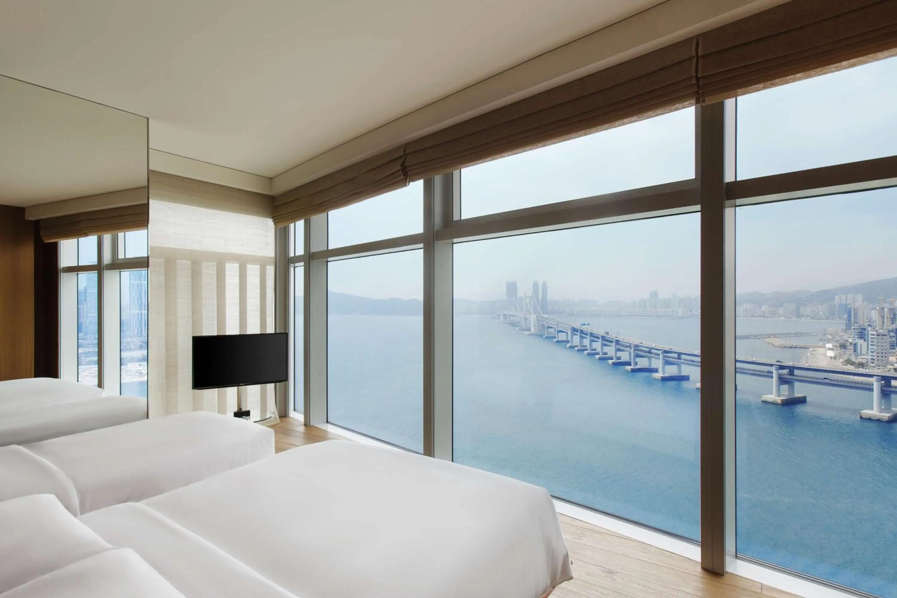 Photo of the whole room, Bed in Park Hyatt Busan