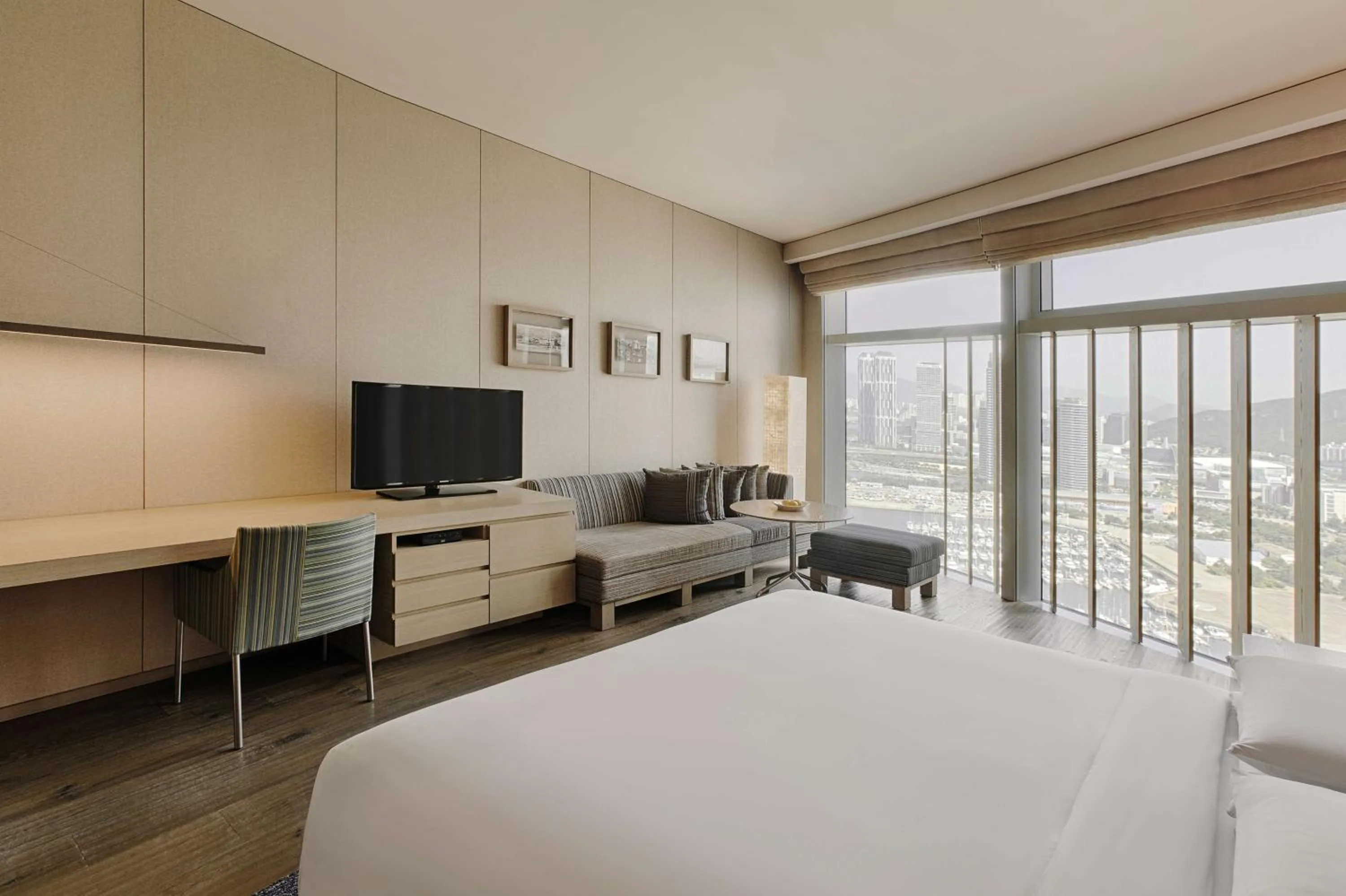 Photo of the whole room, Bed in Park Hyatt Busan