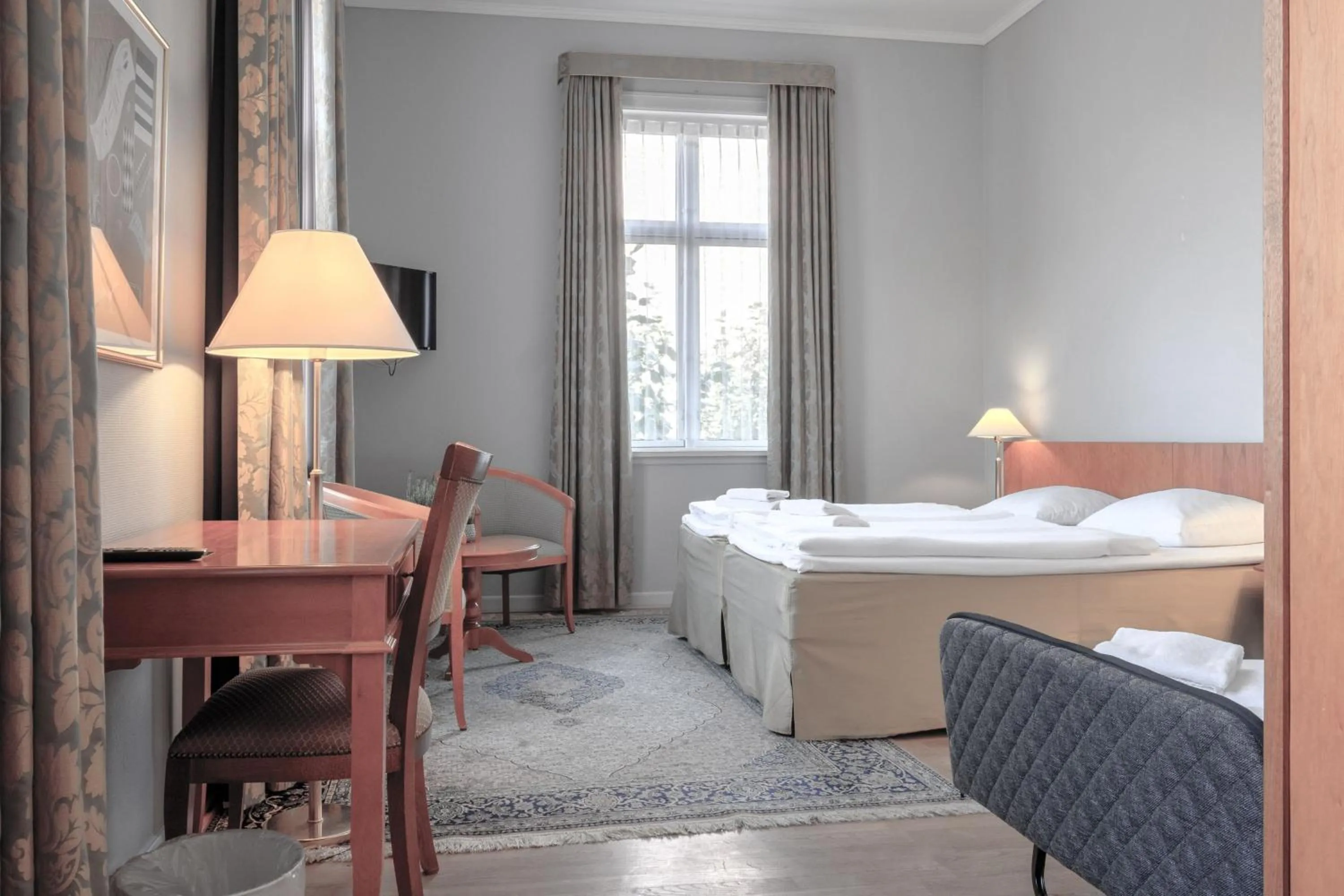 Photo of the whole room, Bed in Four Points Flex by Sheraton Roskilde