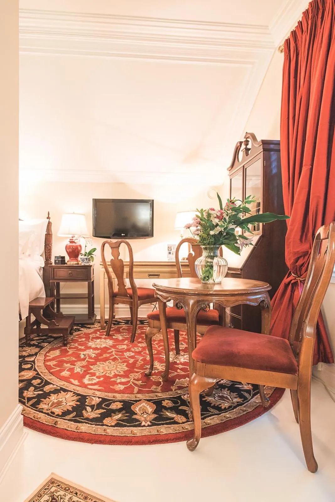 Seating area, TV/Entertainment Center in Domaine Dorchamps