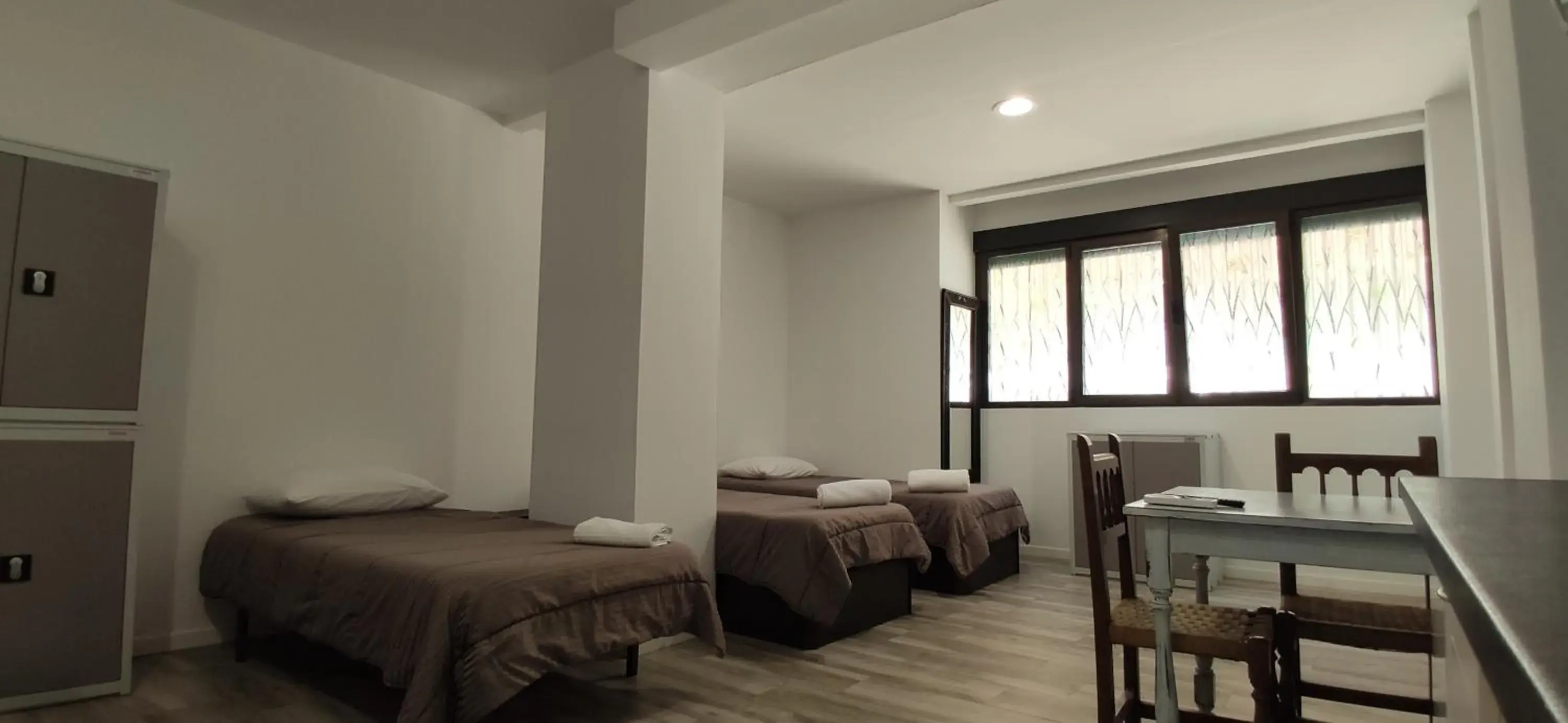 Triple Room with Private Bathroom in Palafox 23 Triple Room with Private Bathroom in Palafox 23