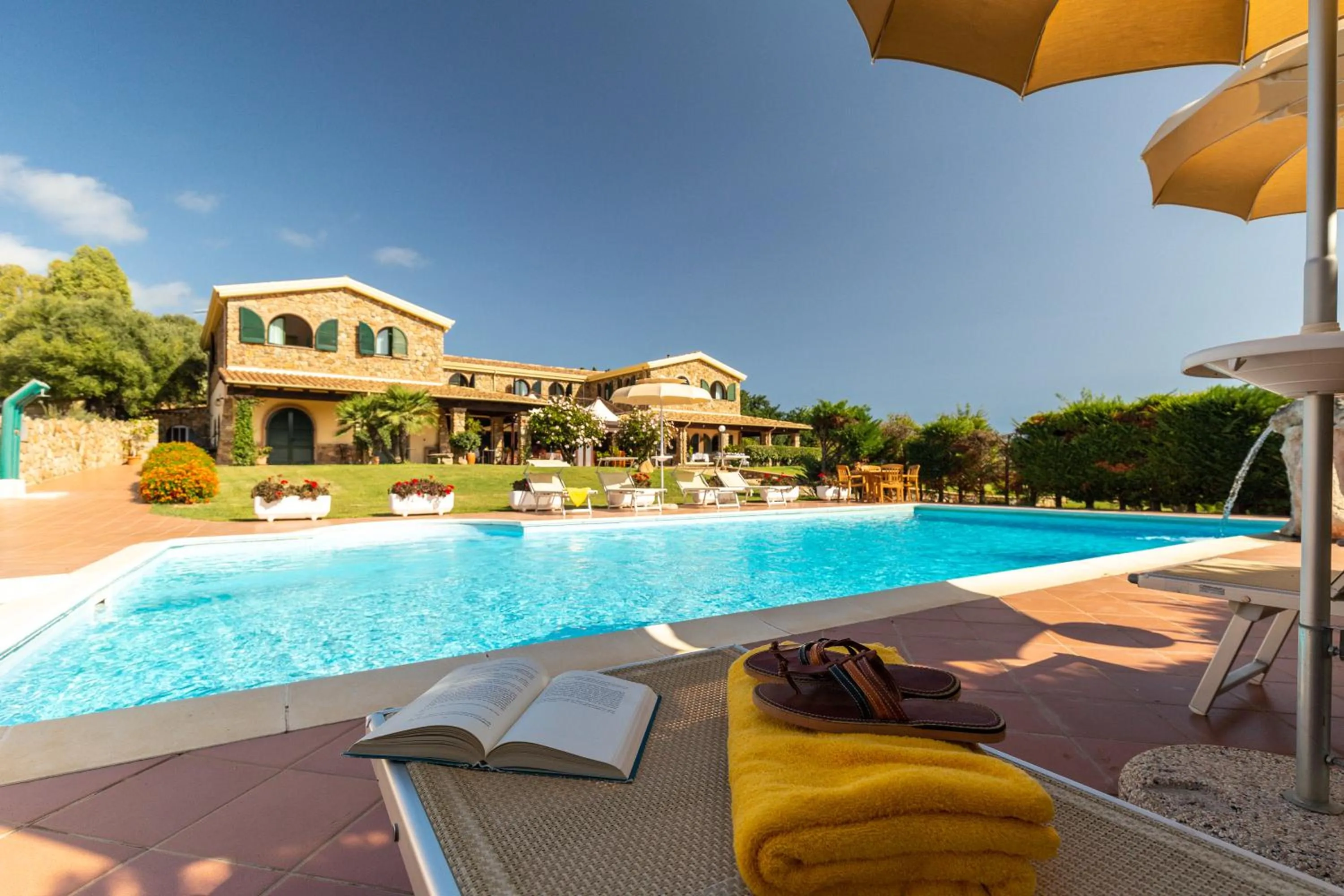 Swimming pool in Hotel Janas