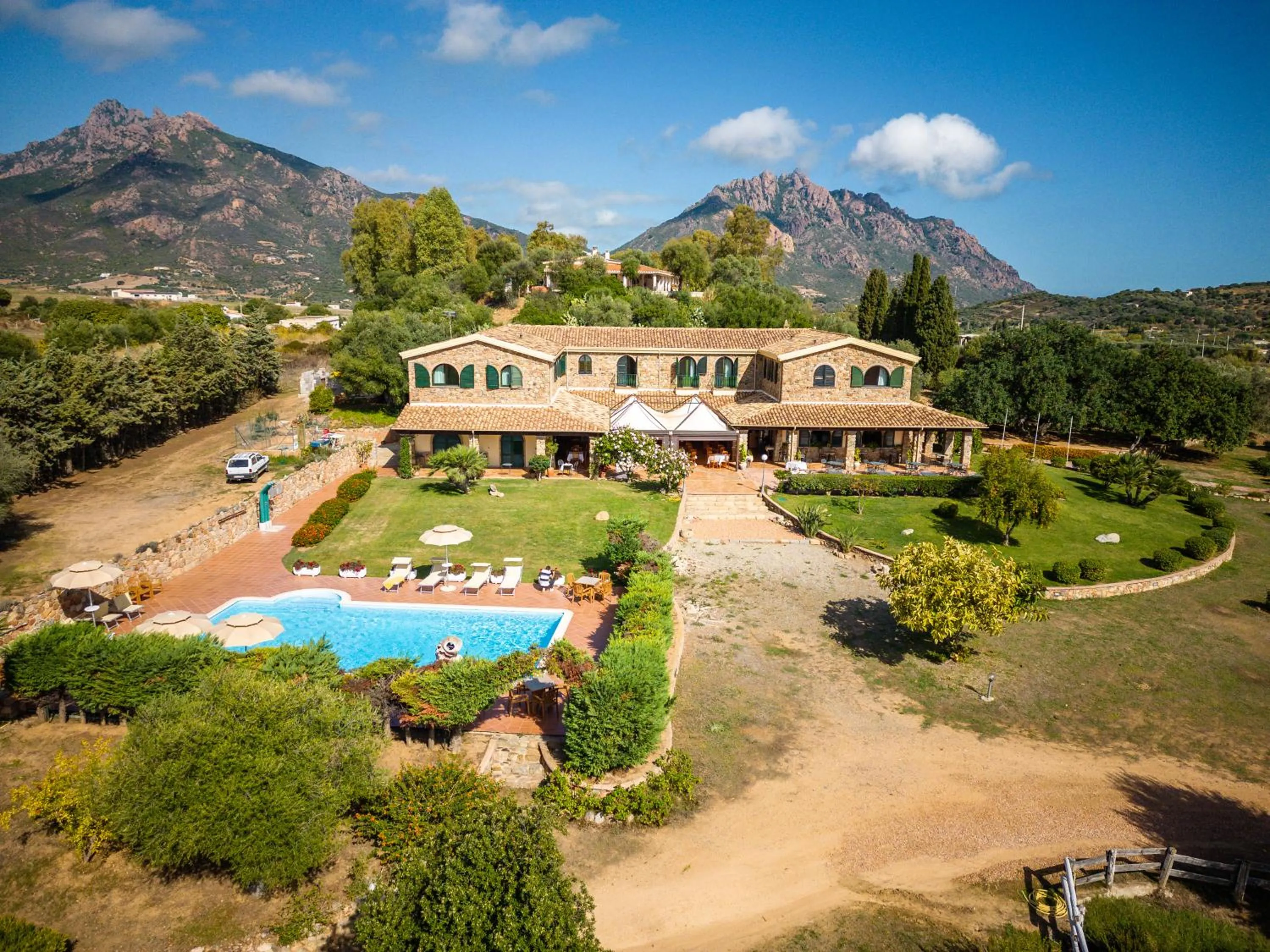 Restaurant/places to eat in Hotel Janas