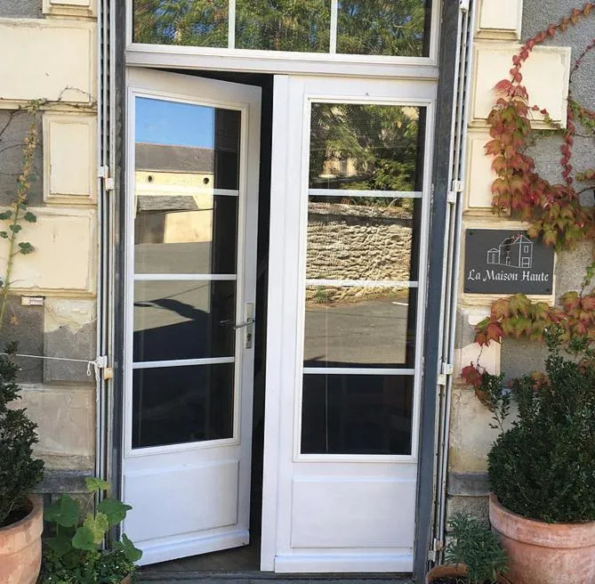 Property building in La Maison Haute