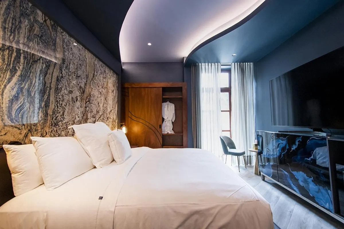 Bed in L Hotel Perla Boutique