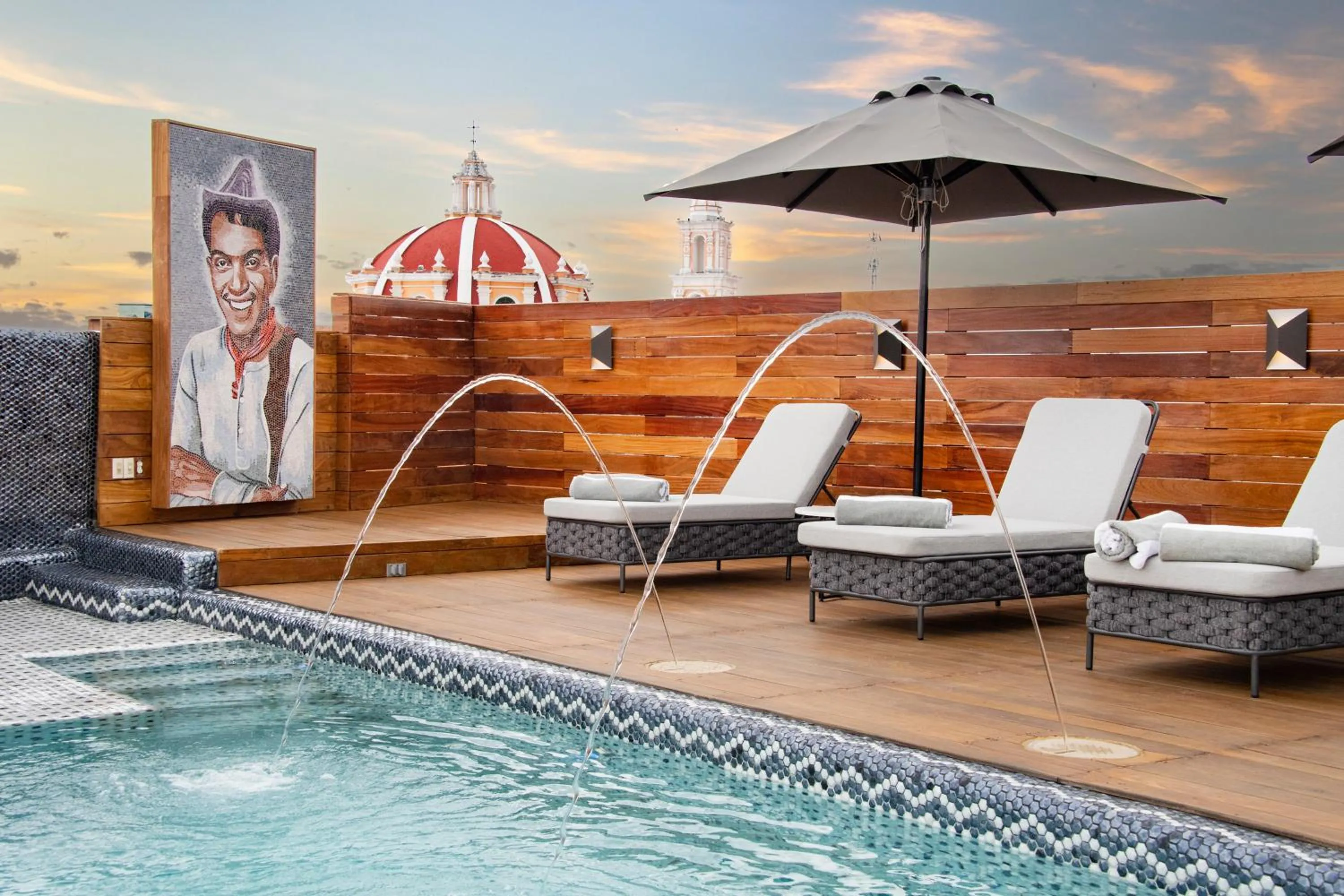 Swimming pool in L Hotel Perla Boutique