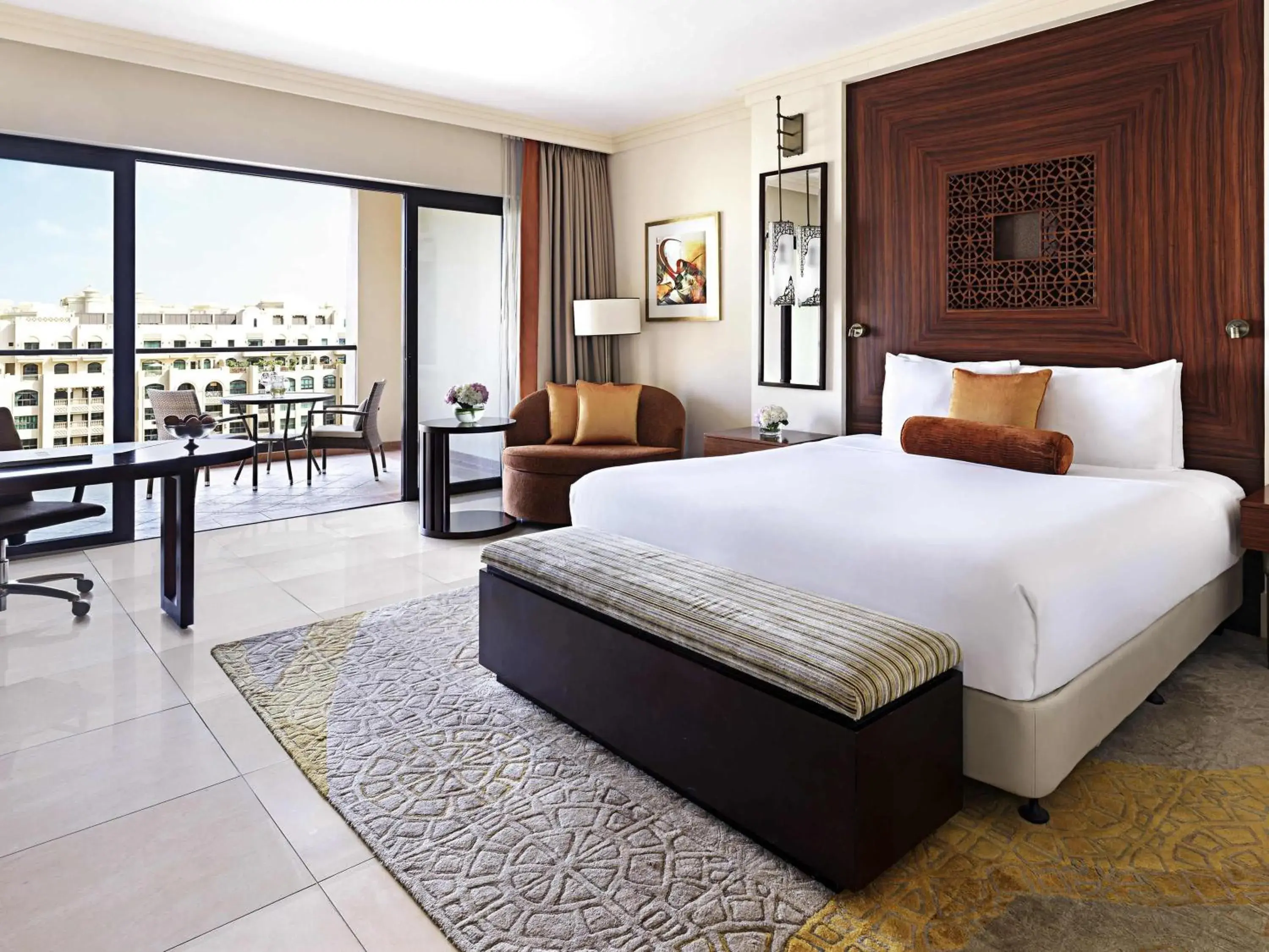 Bedroom, Bed in Fairmont The Palm Bedroom, Bed in Fairmont The Palm