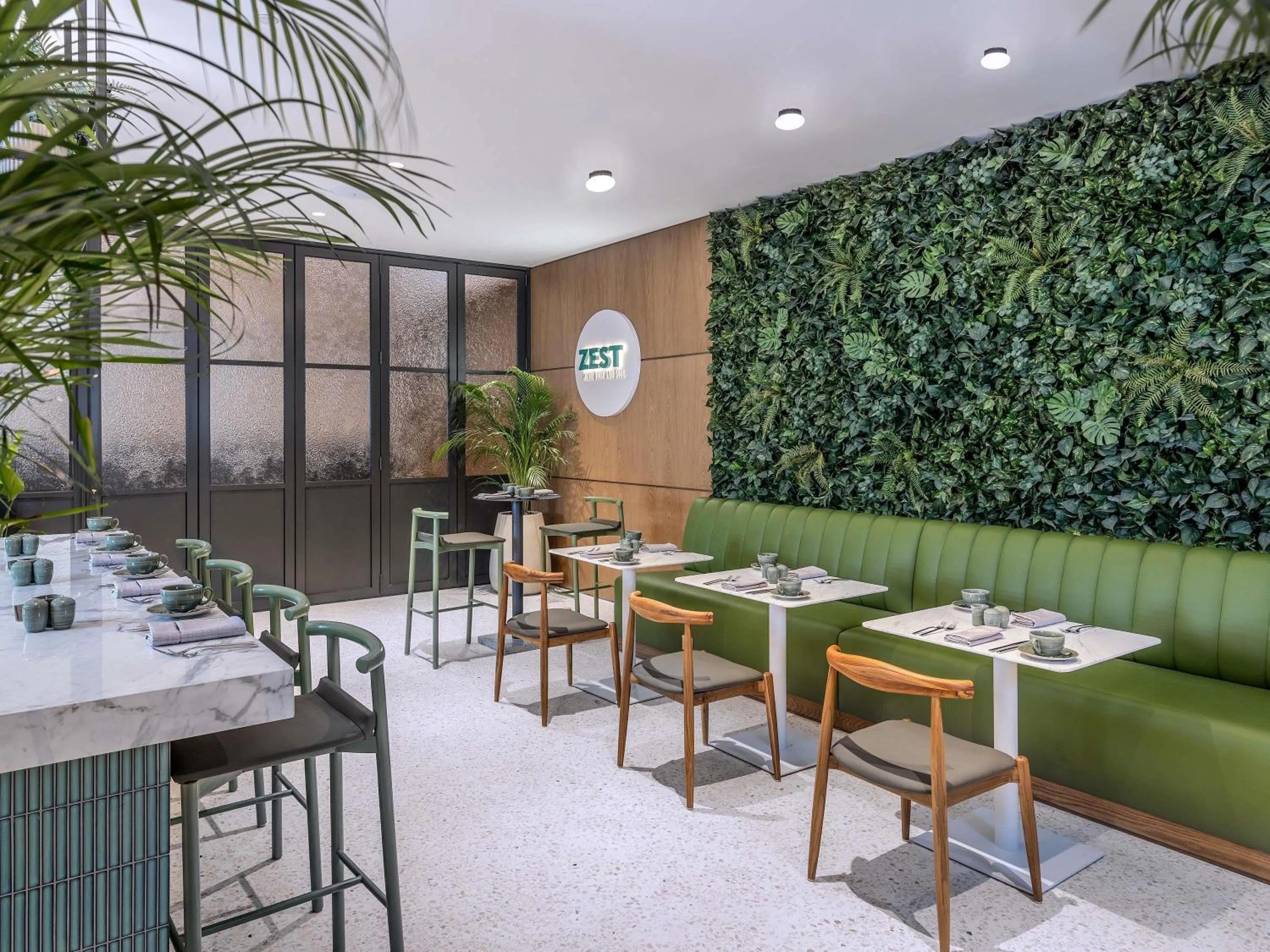 Restaurant/places to eat in Fairmont The Palm