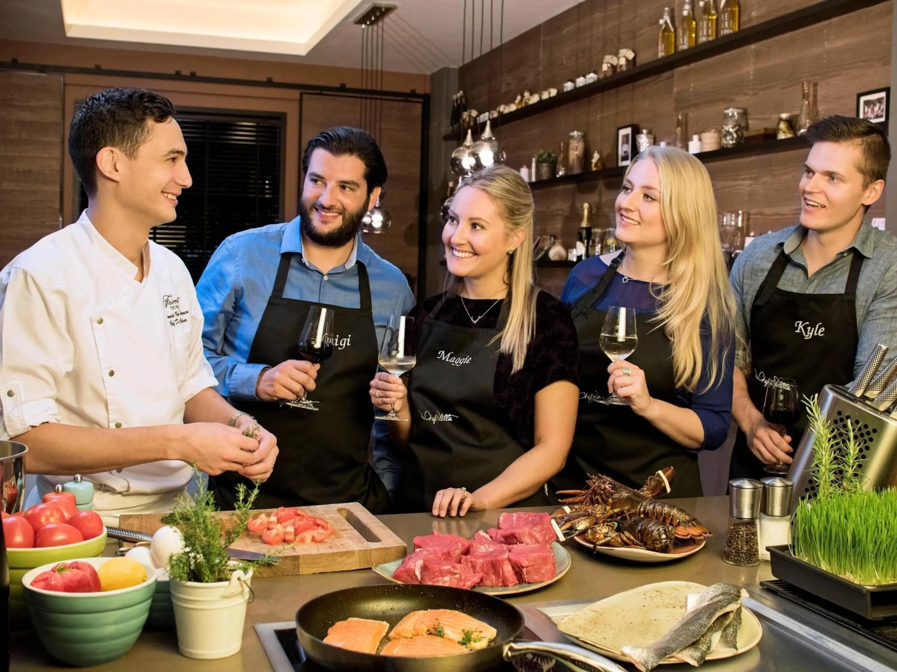 Restaurant/places to eat in Fairmont The Palm