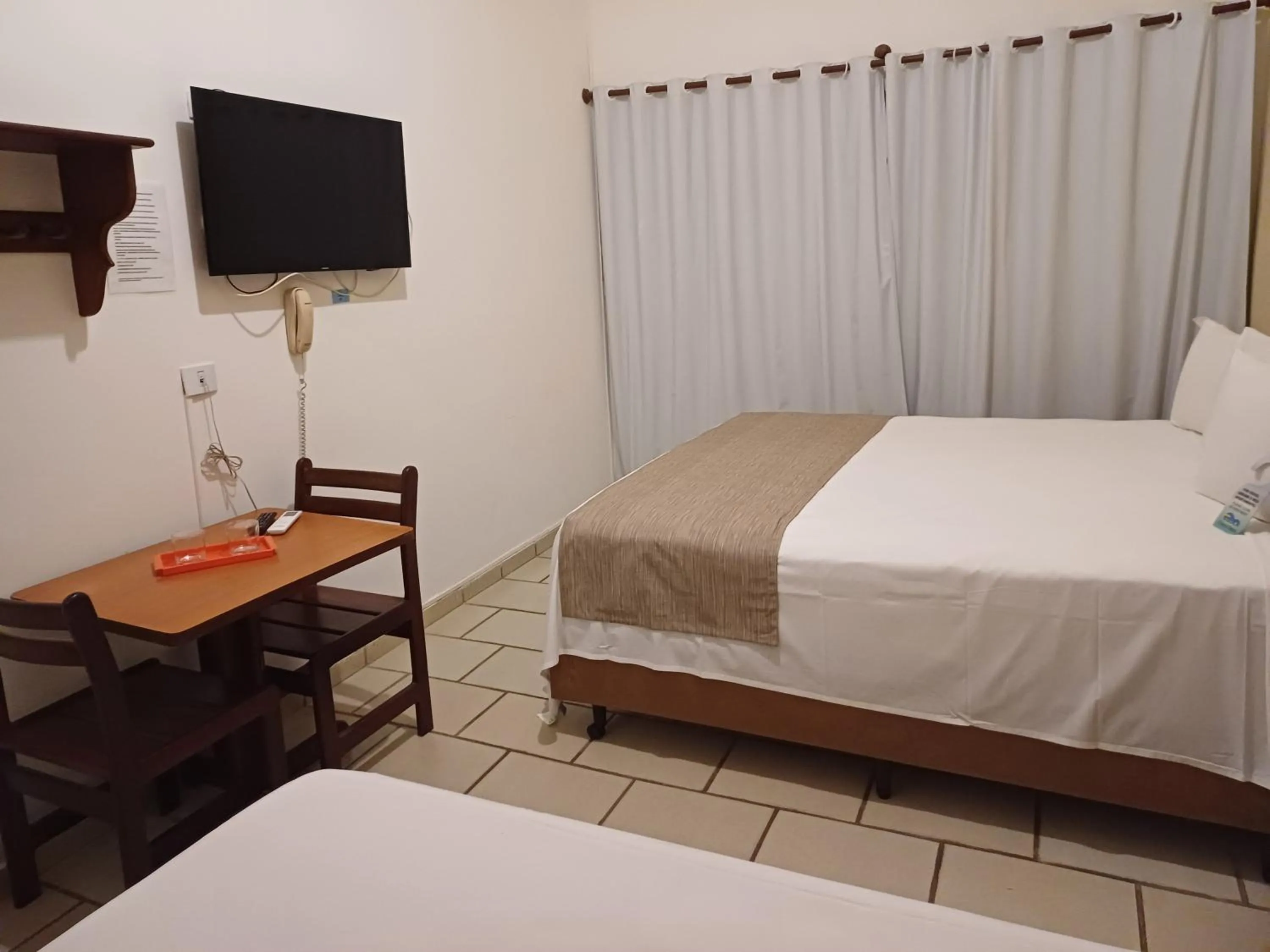 Communal lounge/ TV room, Bed in Pousada Vivenda Oriente