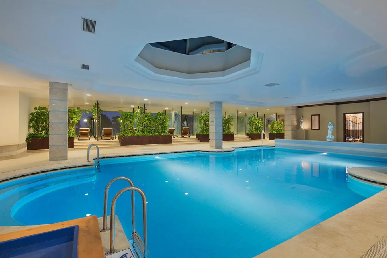 Swimming pool in Pine Beach Belek