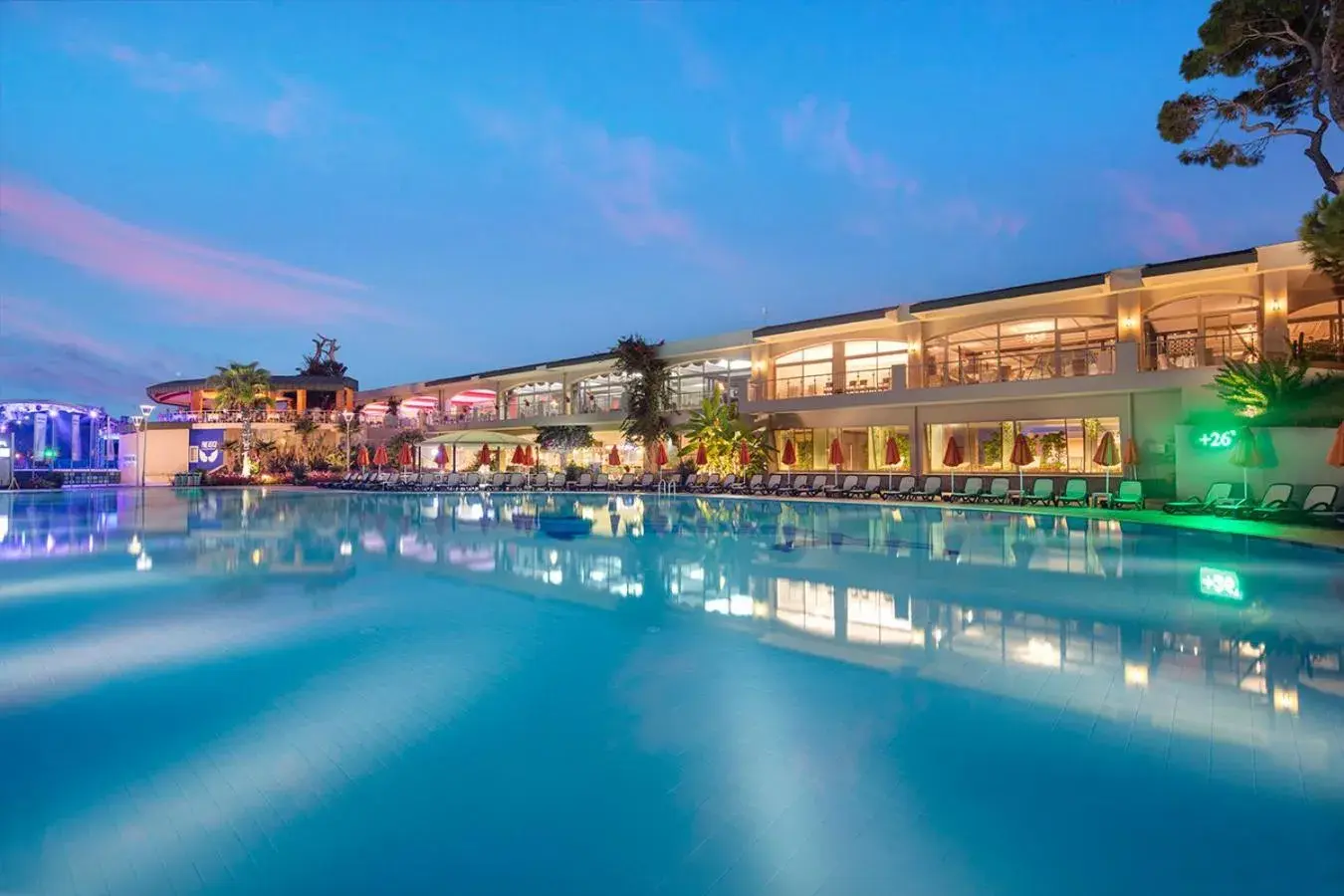 Restaurant/places to eat, Swimming Pool in Pine Beach Belek