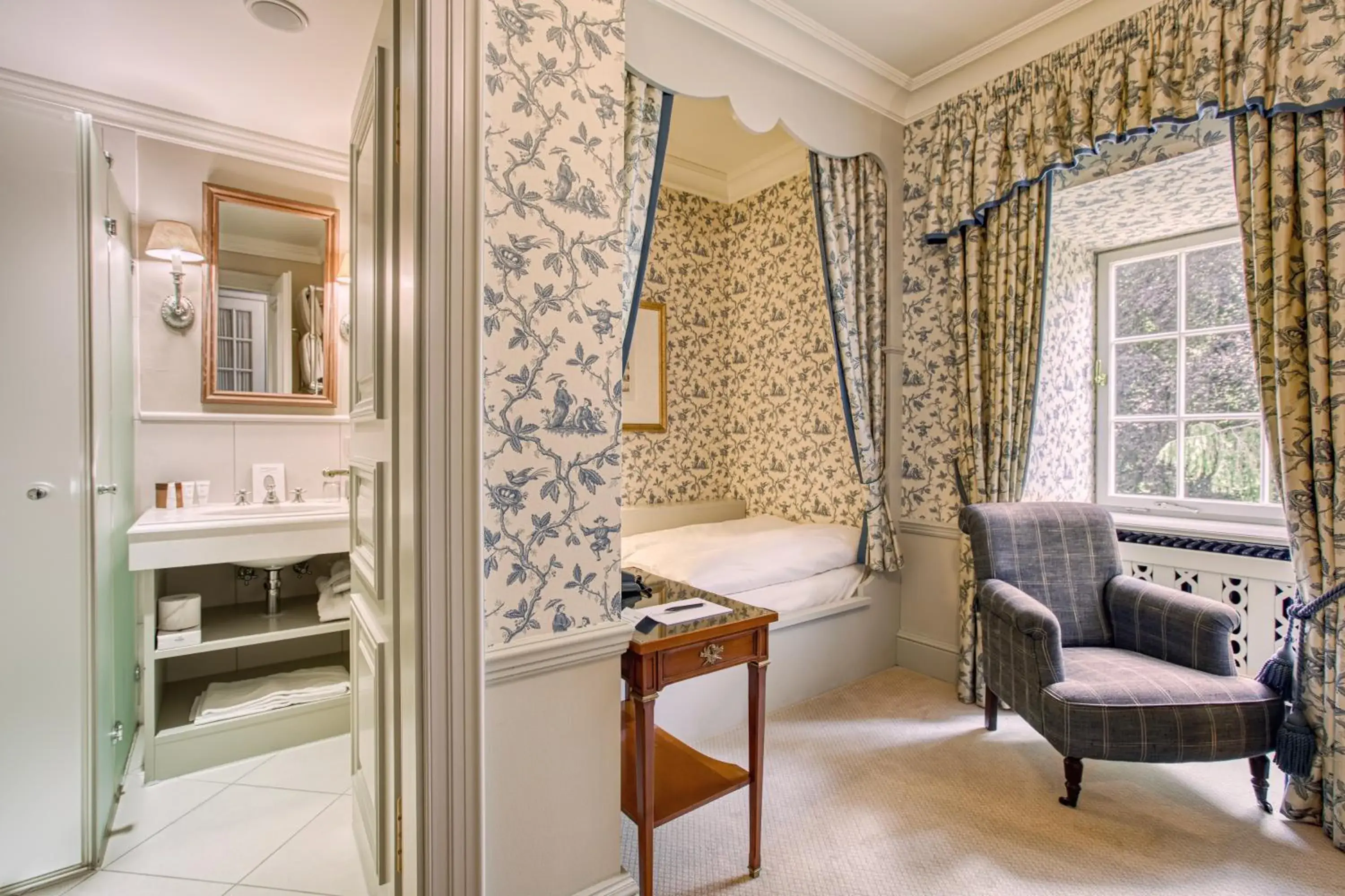 Photo of the whole room in Wald & Schlosshotel Friedrichsruhe Photo of the whole room in Wald & Schlosshotel Friedrichsruhe