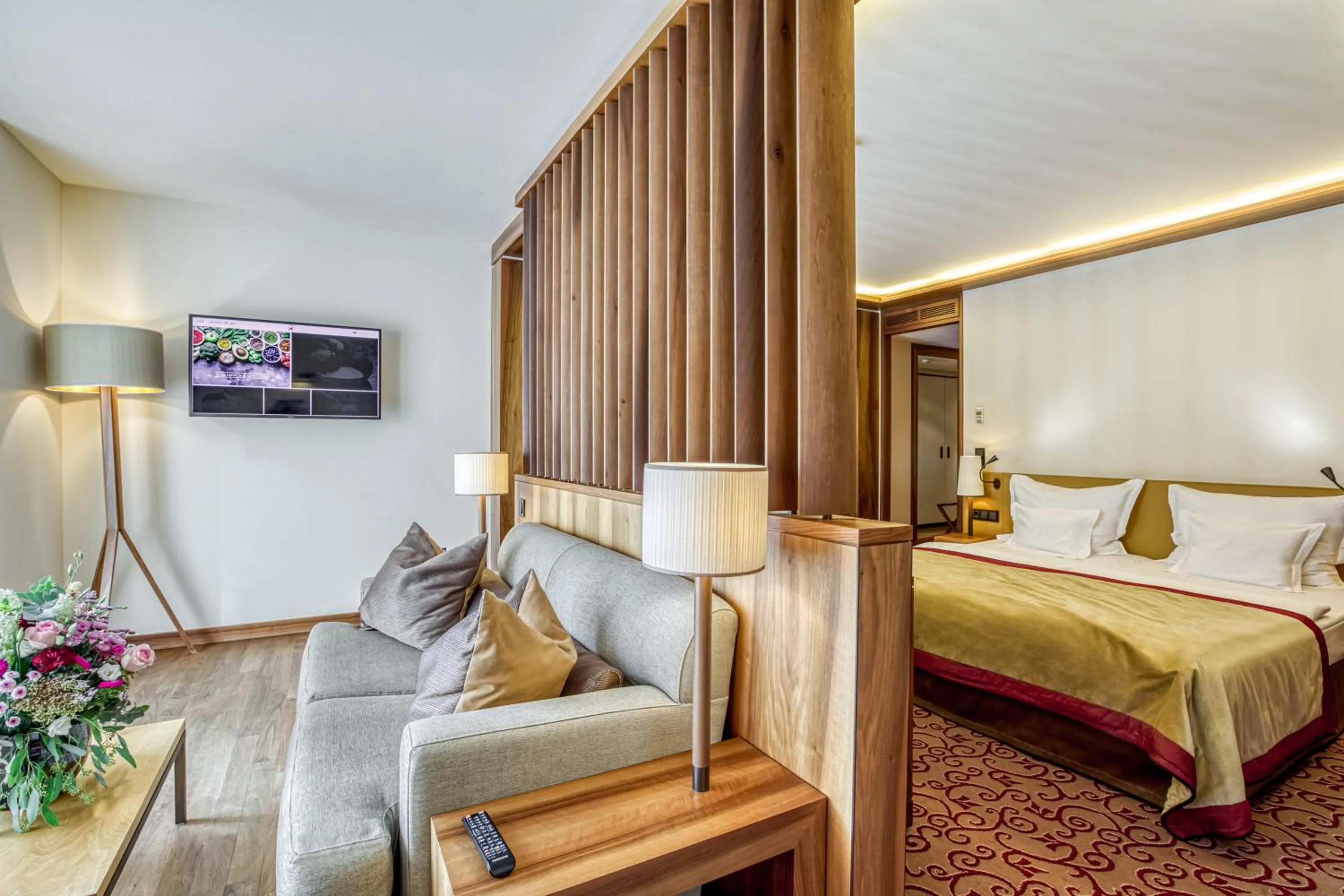 Living room, Bed in Wald & Schlosshotel Friedrichsruhe