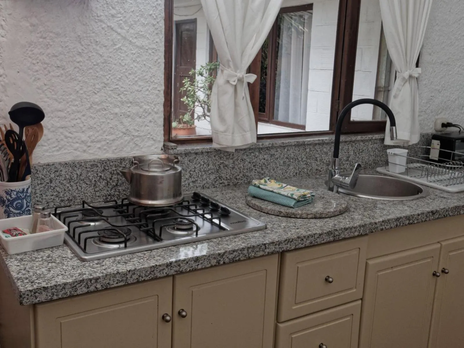 Kitchen or kitchenette in Apartamentos Otorongo Cuenca Ecuador