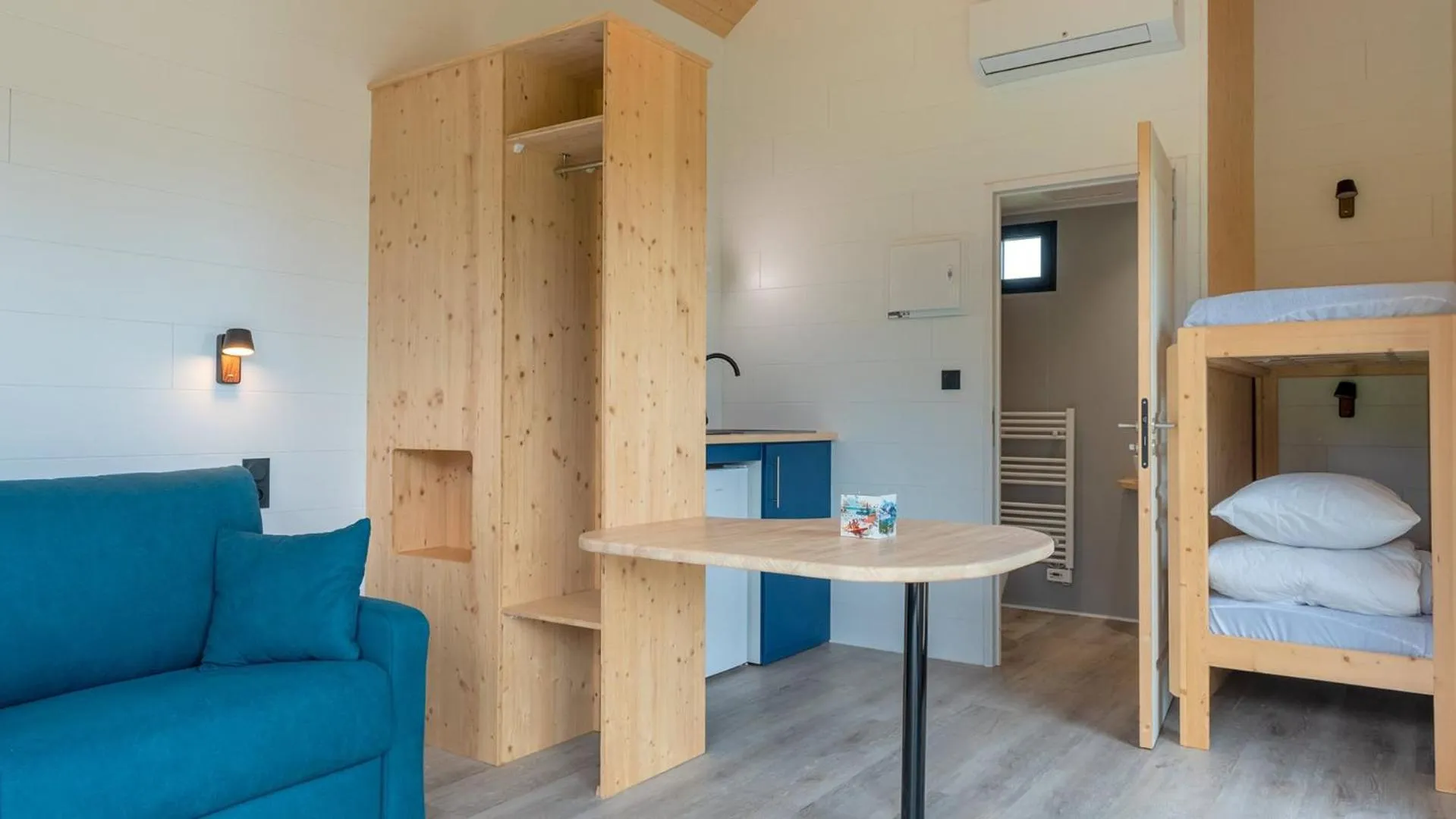 Living room, Bed in Vacancéole - Le Domaine des Monédières