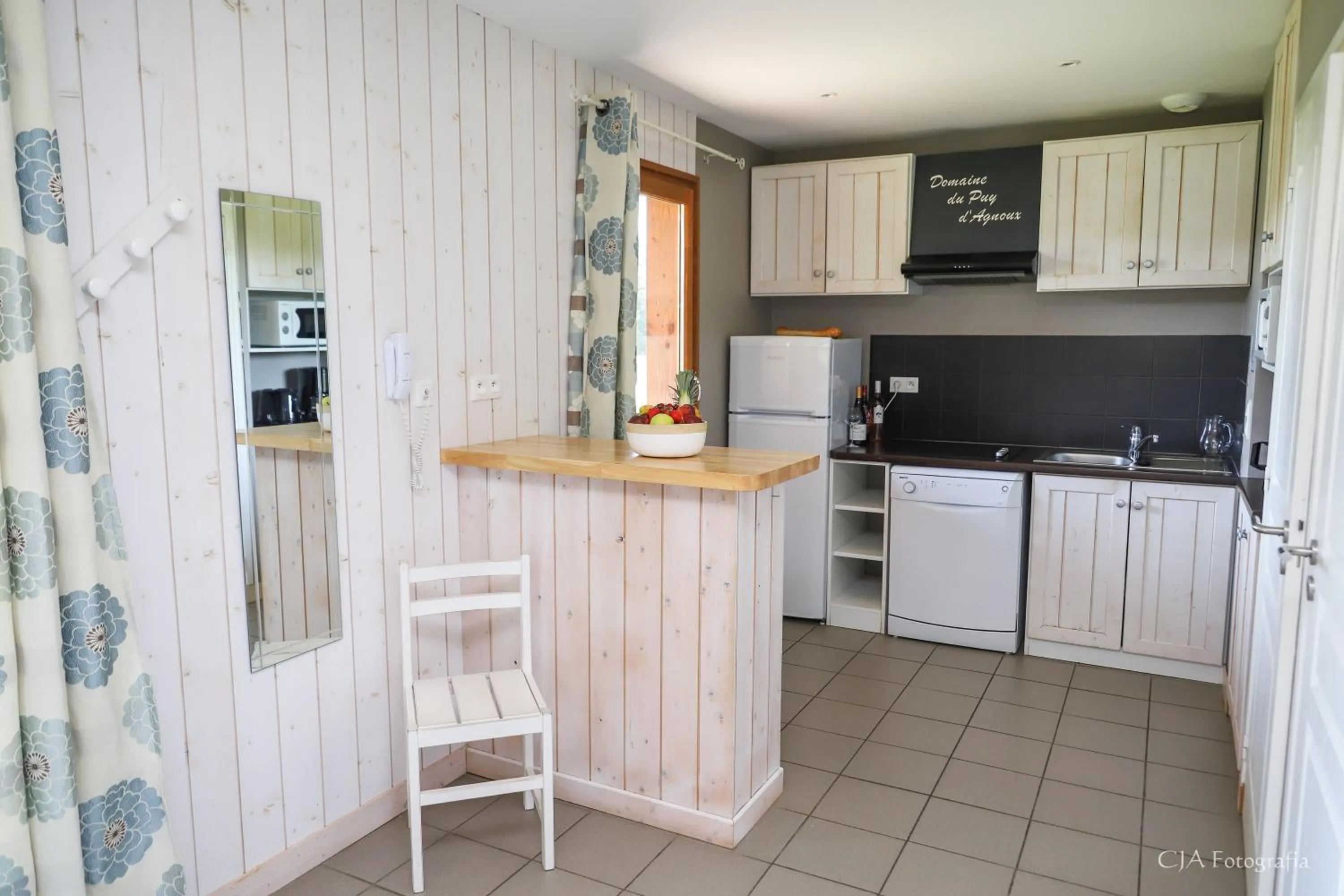 Kitchen or kitchenette in Vacancéole - Le Domaine des Monédières