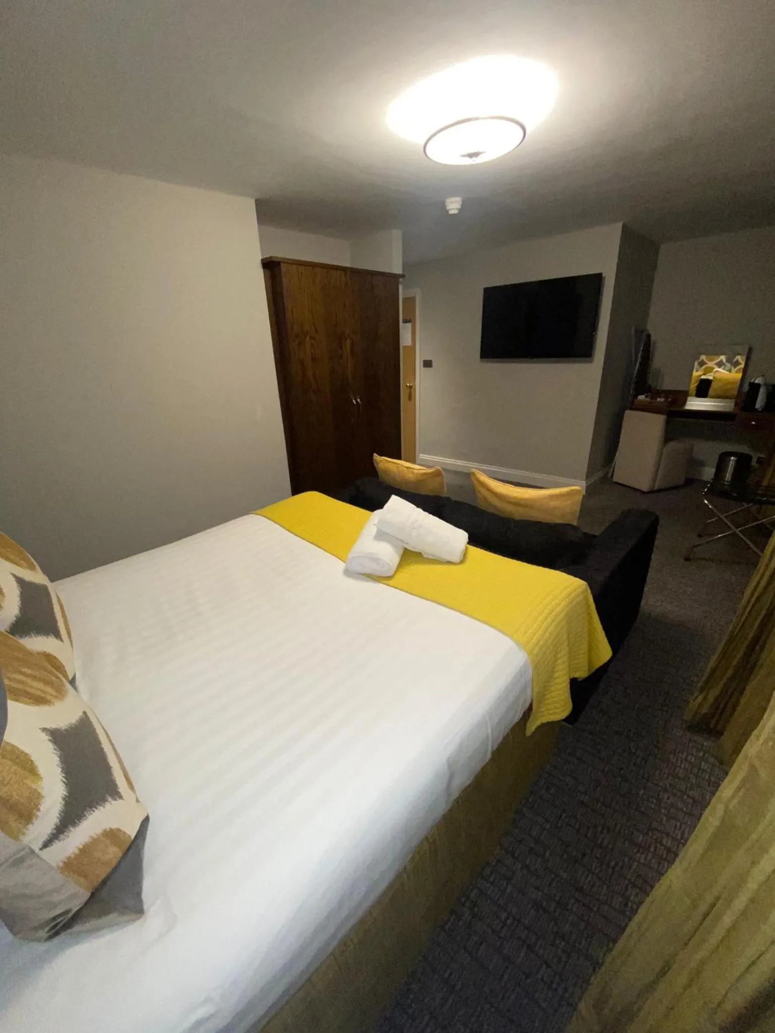 Bed in The Diamond Inn