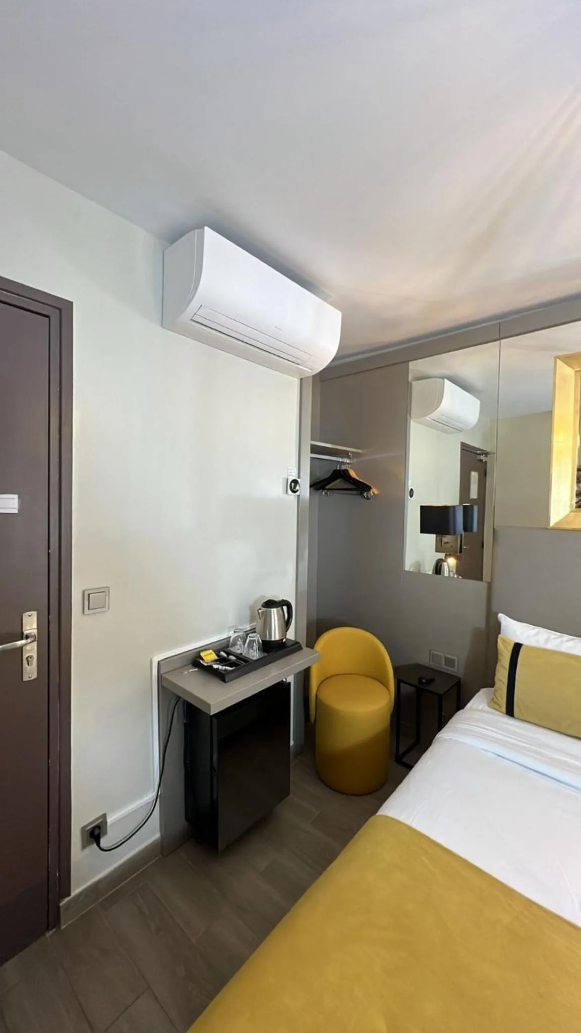 Bed in Pratic Hotel