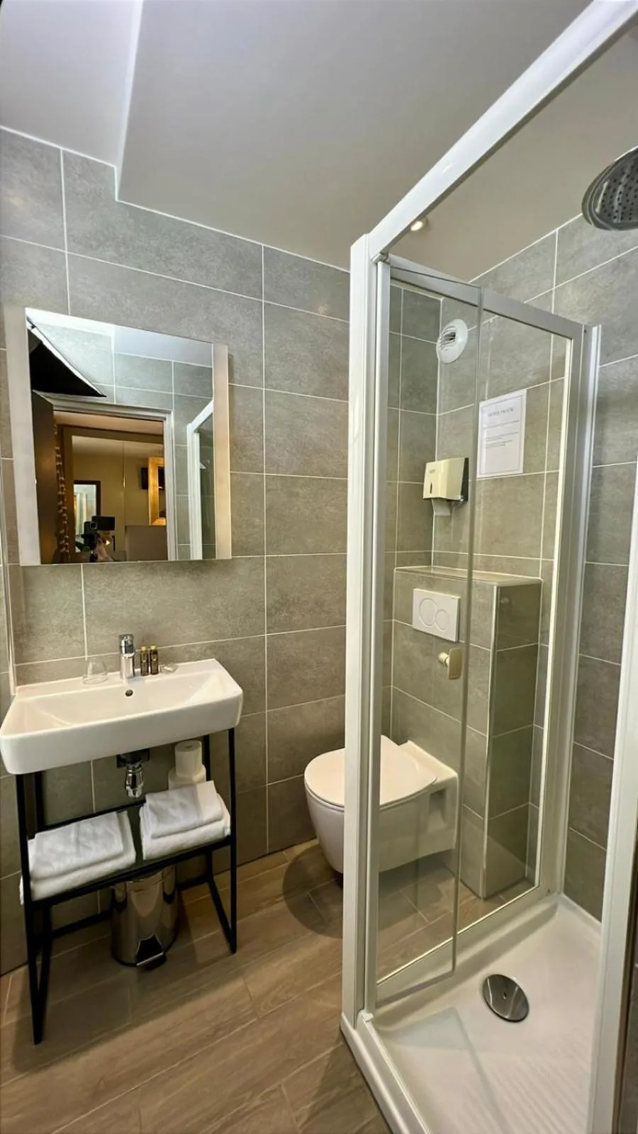 Shower in Pratic Hotel