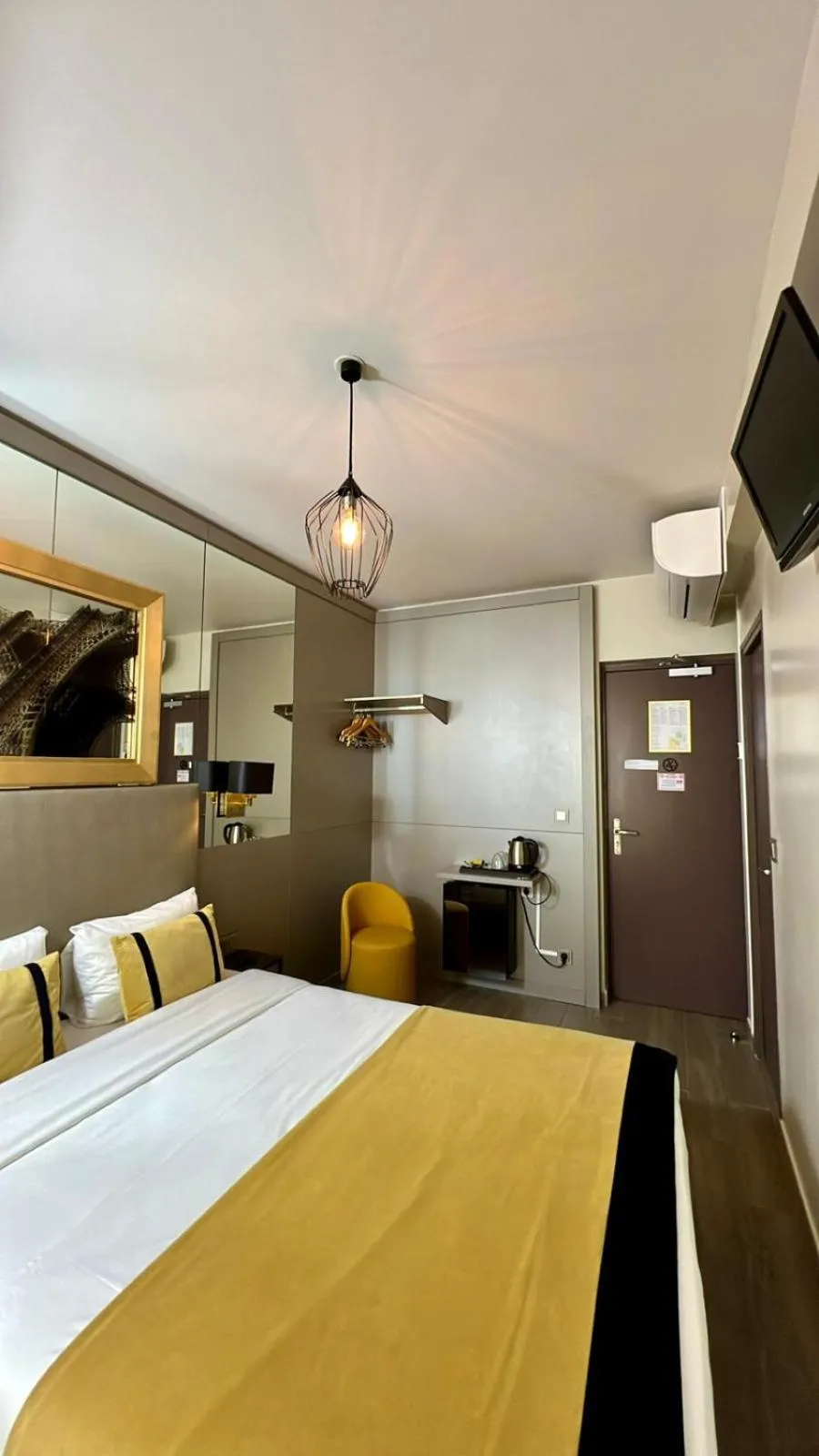 Bed in Pratic Hotel