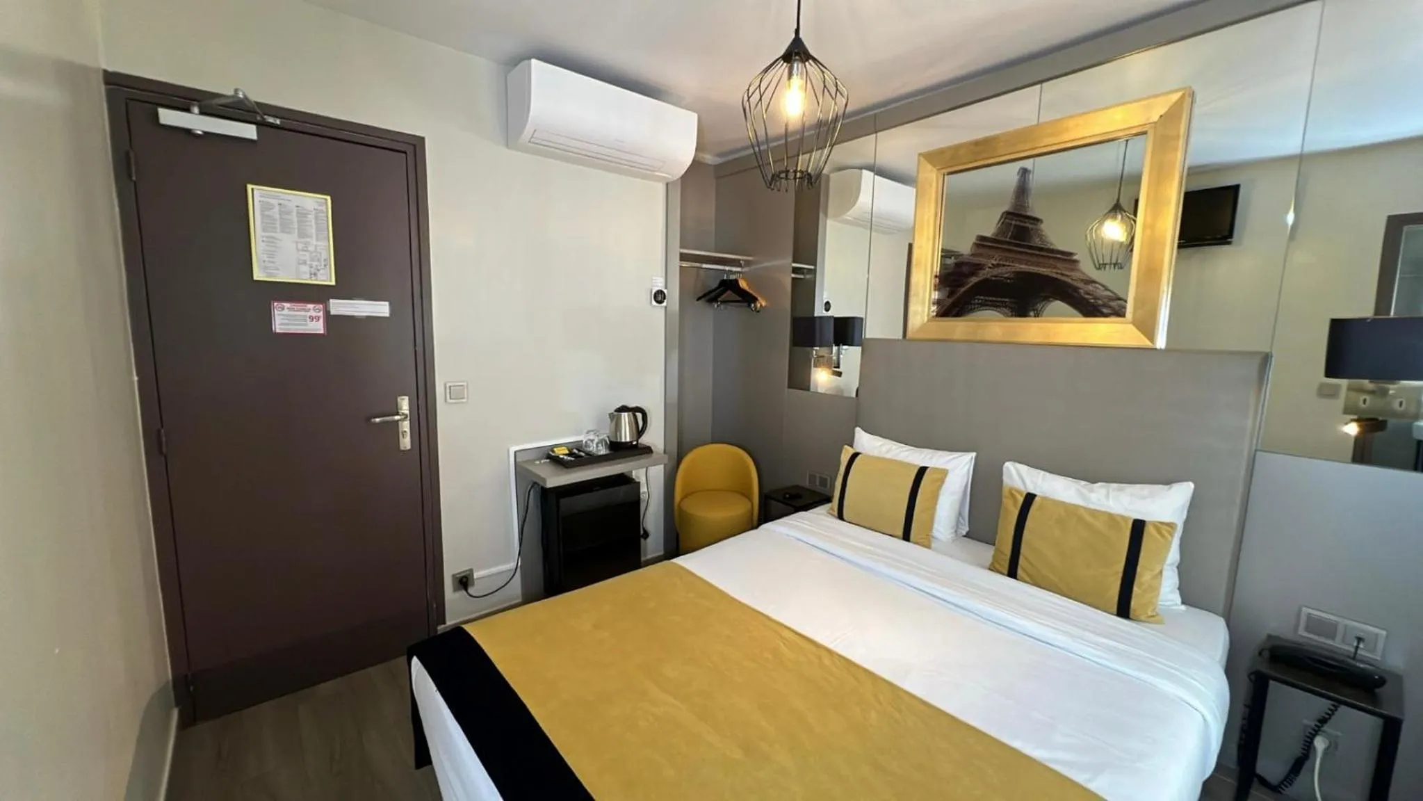 Bed in Pratic Hotel