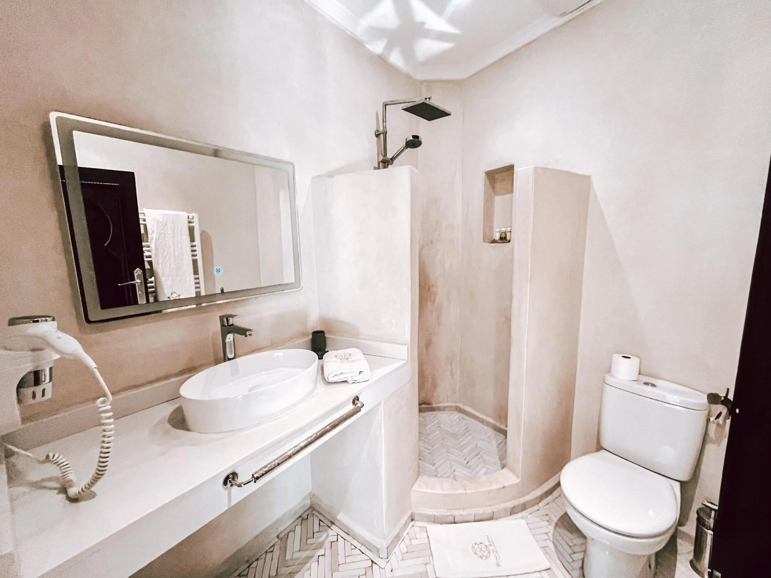 Bathroom in Riad Al Rimal & Spa