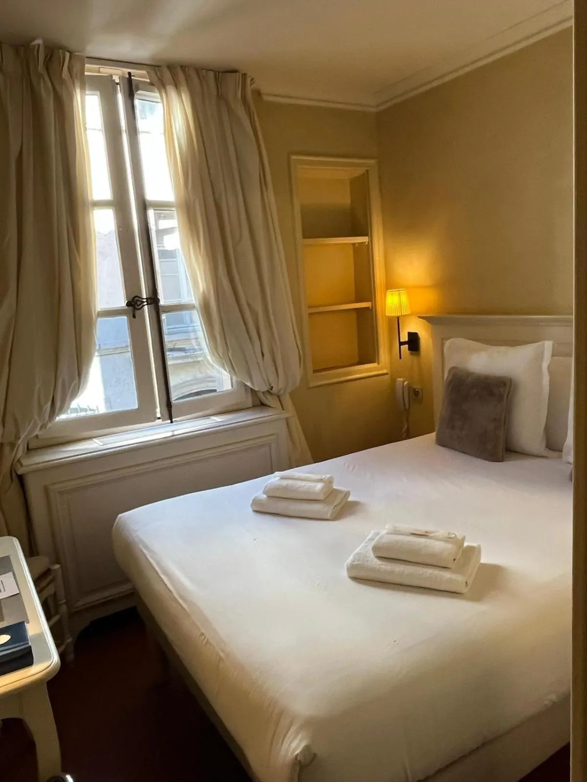 Bed in Les Quatre Dauphins