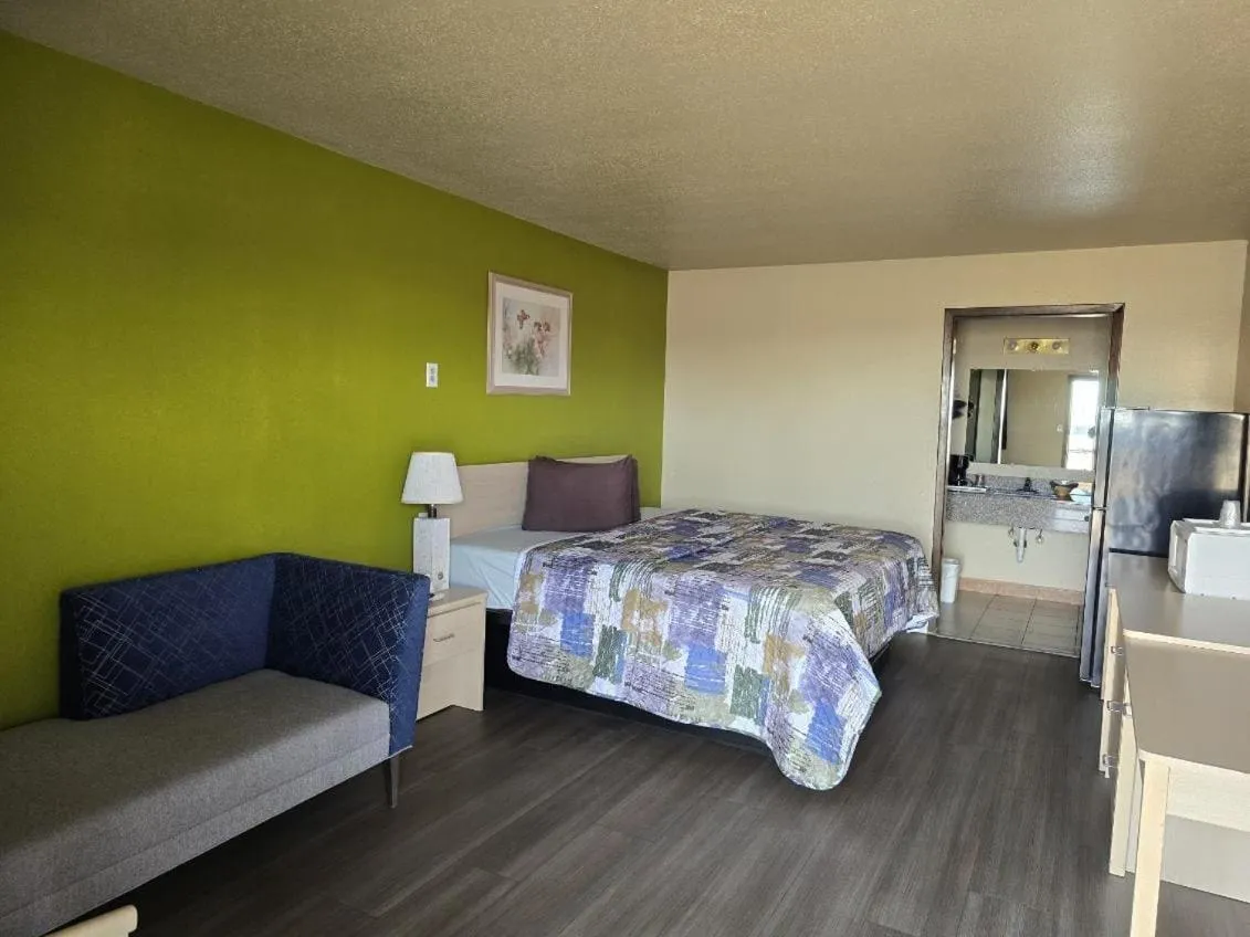 Bed in Lodge USA Motel