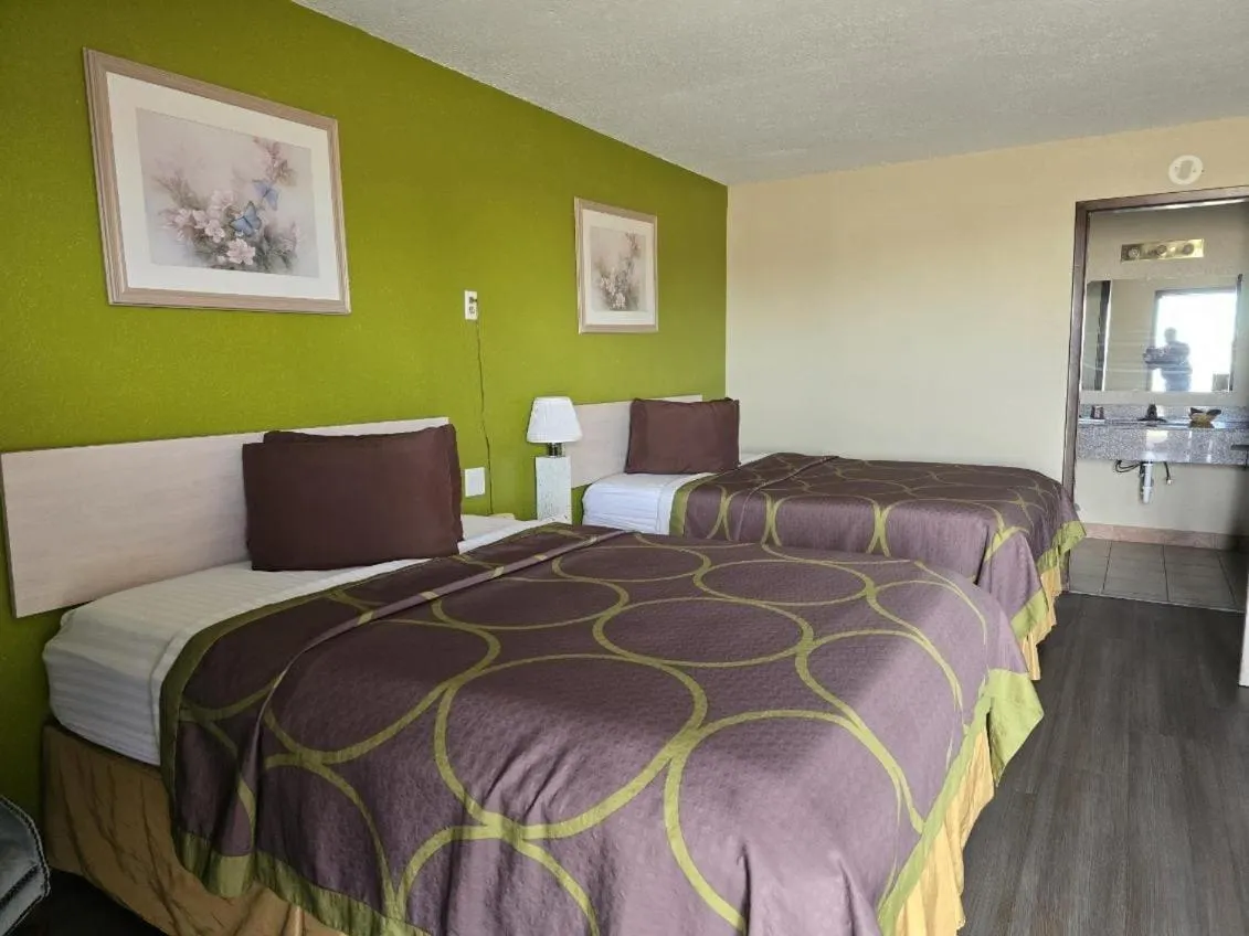 Bed in Lodge USA Motel