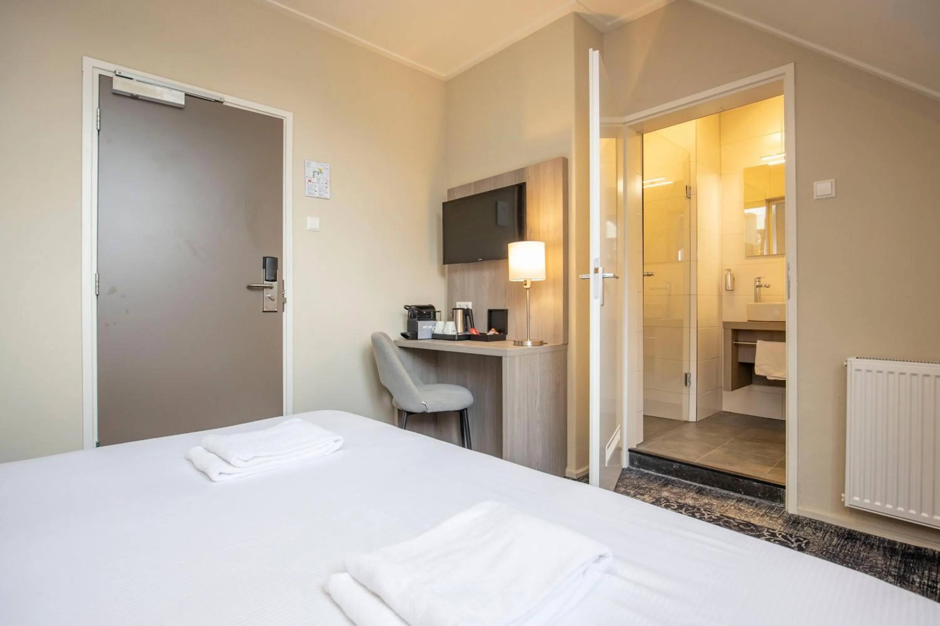 Photo of the whole room, Bed in Fletcher Hotel Landgoed Huis te Eerbeek